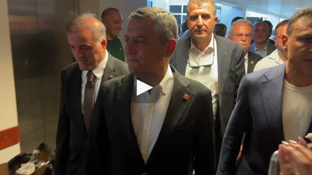 Özgür Özel: “Mahkeme taklidi bile yapmaya çalışmayan bir düzmece kurguyla karşı karşıyayız”