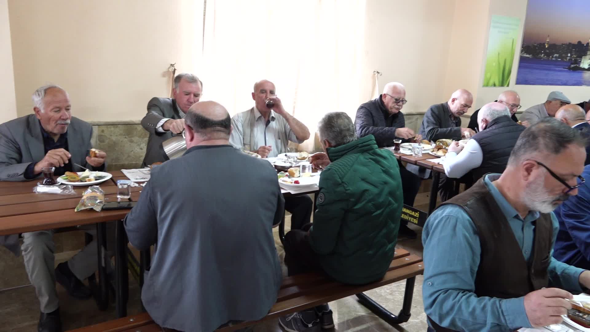 Osmangazi Belediye Başkanı Aydın, Tuzaklı Mahallesi'nde vatandaşlarla buluştu
