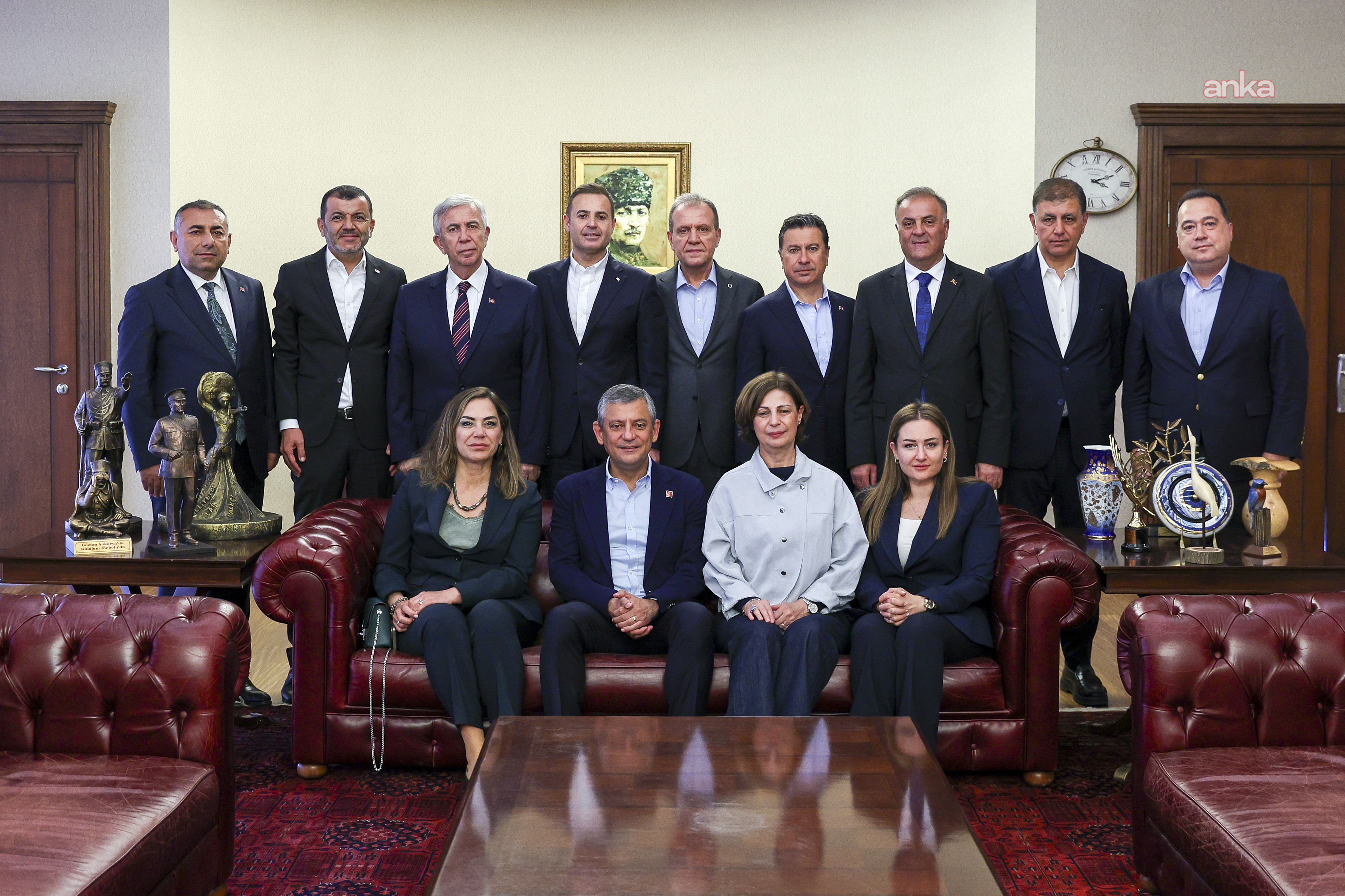 CHP'li Büyükşehir Belediye Başkanları'ndan ortak açıklama: "Partimizin seçilmiş Genel Başkanı Sayın Özgür Özel’in ve parti yönetimimizin yanındayız"