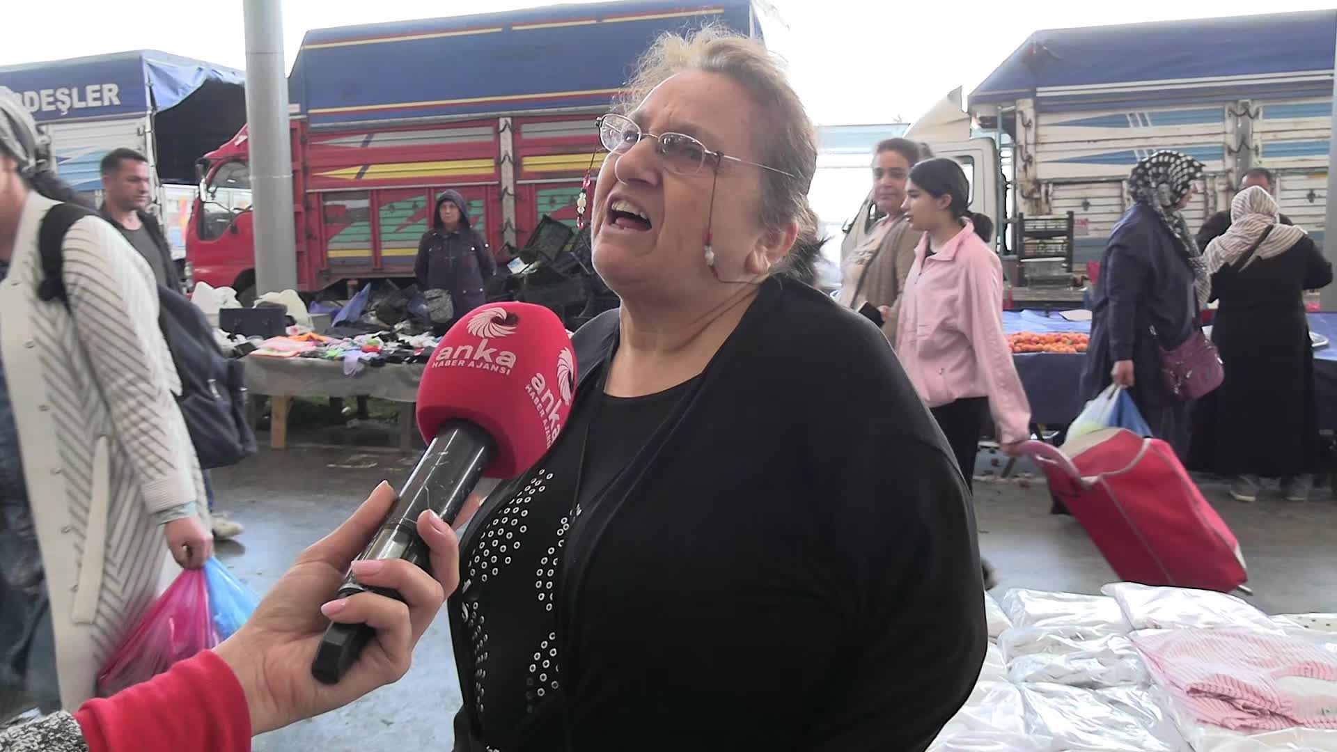 Bağcılar pazarında Rizeli vatandaşın pahalılık isyanı: Corona'dan ölmedik ama bu sıkıntıdan öleceğiz... Her şeye lafı geçiyor, ‘Dur’ diyor ama buna ‘Dur’ diyemiyor; neden acaba?