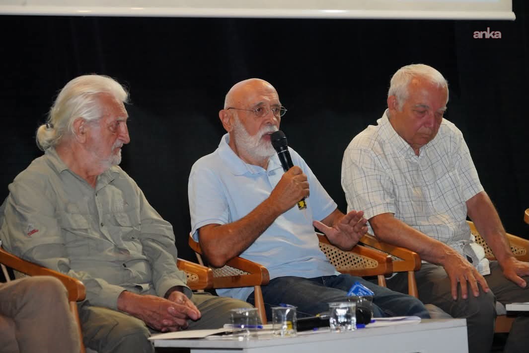 Ayvalık'ta resim, şiir, müzik ve edebiyat farklı yönleriyle ele alındı