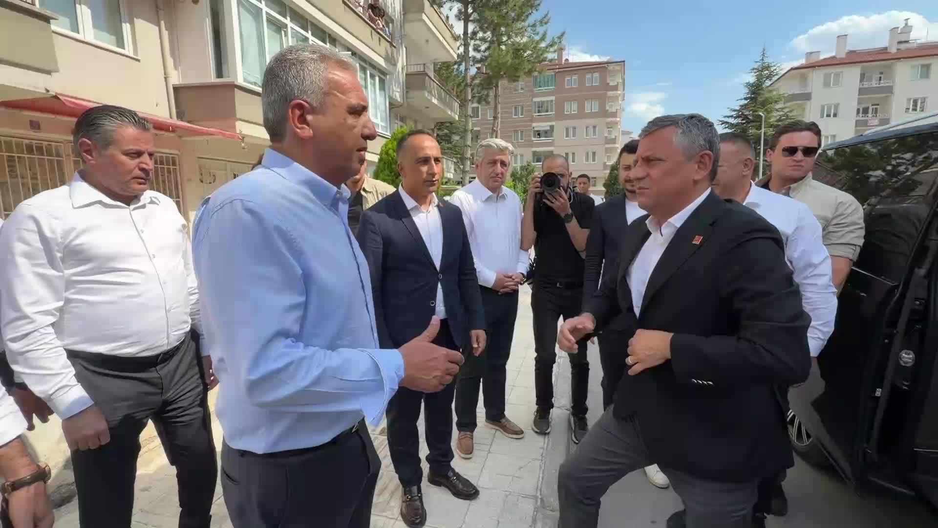 Özgür Özel’den Çorum’da taziye ziyareti