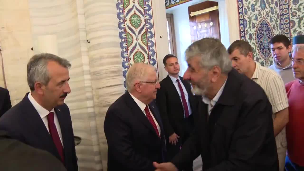 Bakan Güler ve TSK Komuta Kademesi, bayram namazını Selimiye Camisi’nde kıldı