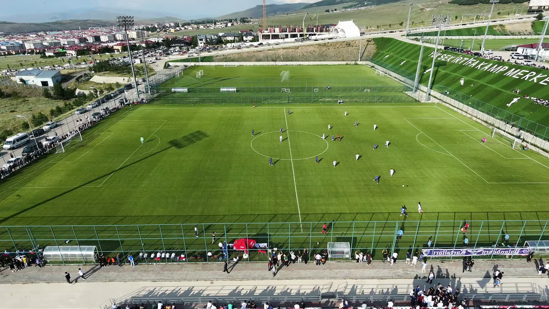 Palandöken, yerli ve yabancı futbol kulüplerini ağırlıyor