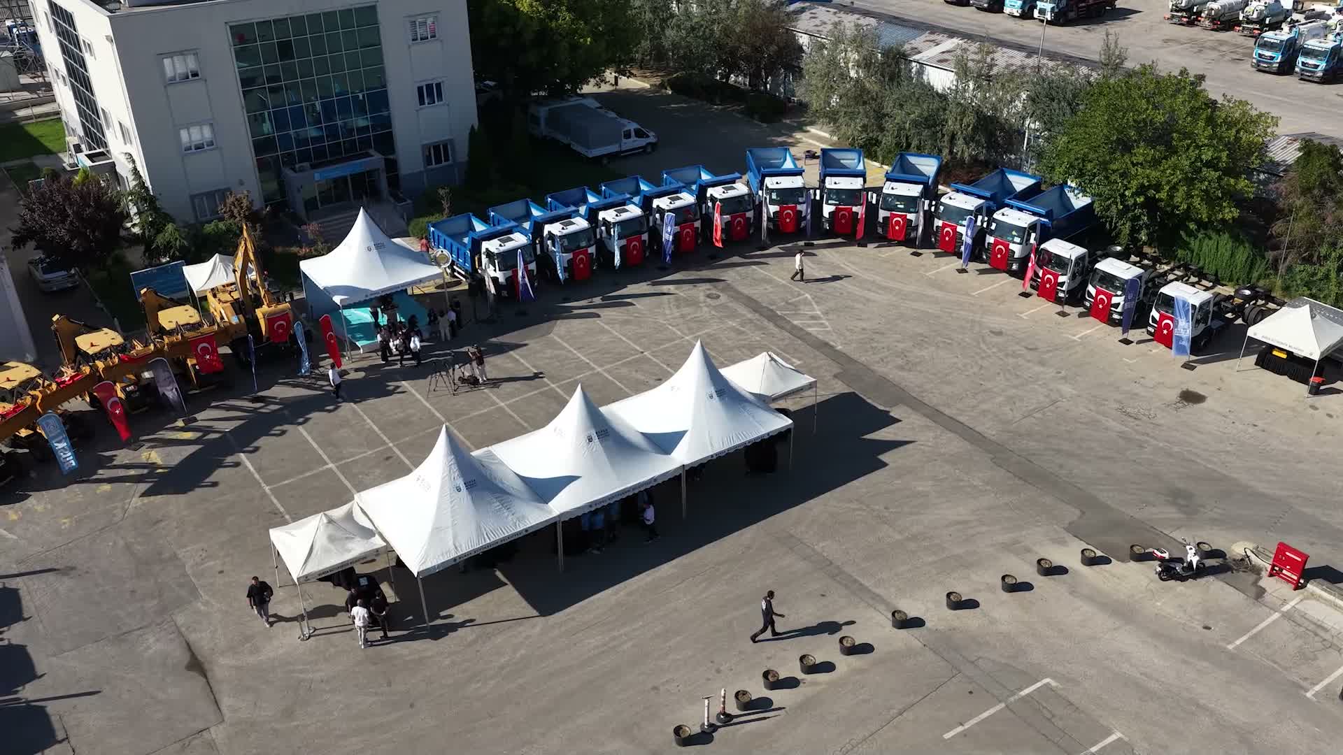 BUSKİ’nin araç filosuna 26 yeni araç ve iş makinesi eklendi