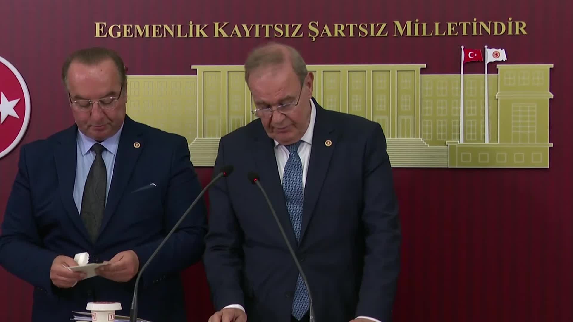 CHP'li Öztrak ve Akay'dan emekli maaşlarının asgari ücret seviyesine çıkarılması ve haczedilememesine ilişkin kanun teklifi