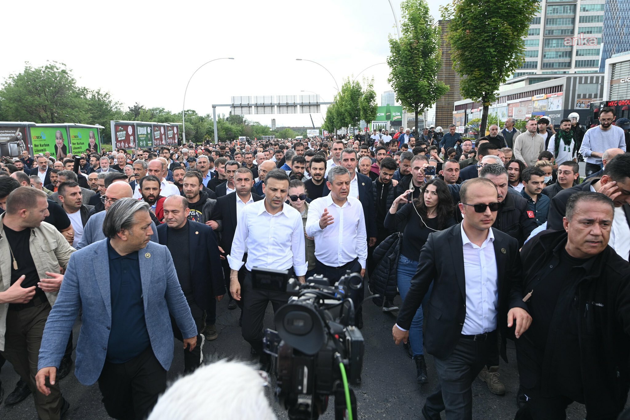 Özgür Çelik: “Sonuna kadar direneceğiz. Mutlaka kazanacağız”