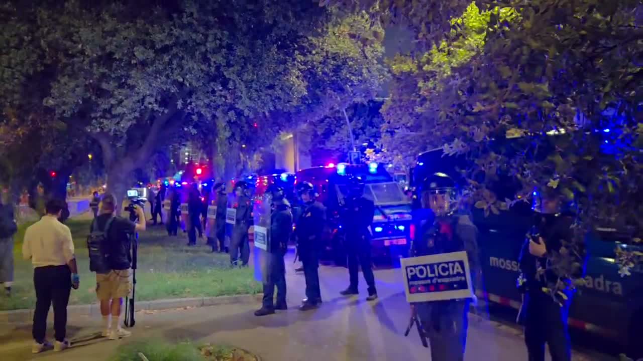 Barcelona'da konut krizi protestosu çatışmaya dönüştü: 13 gözaltı