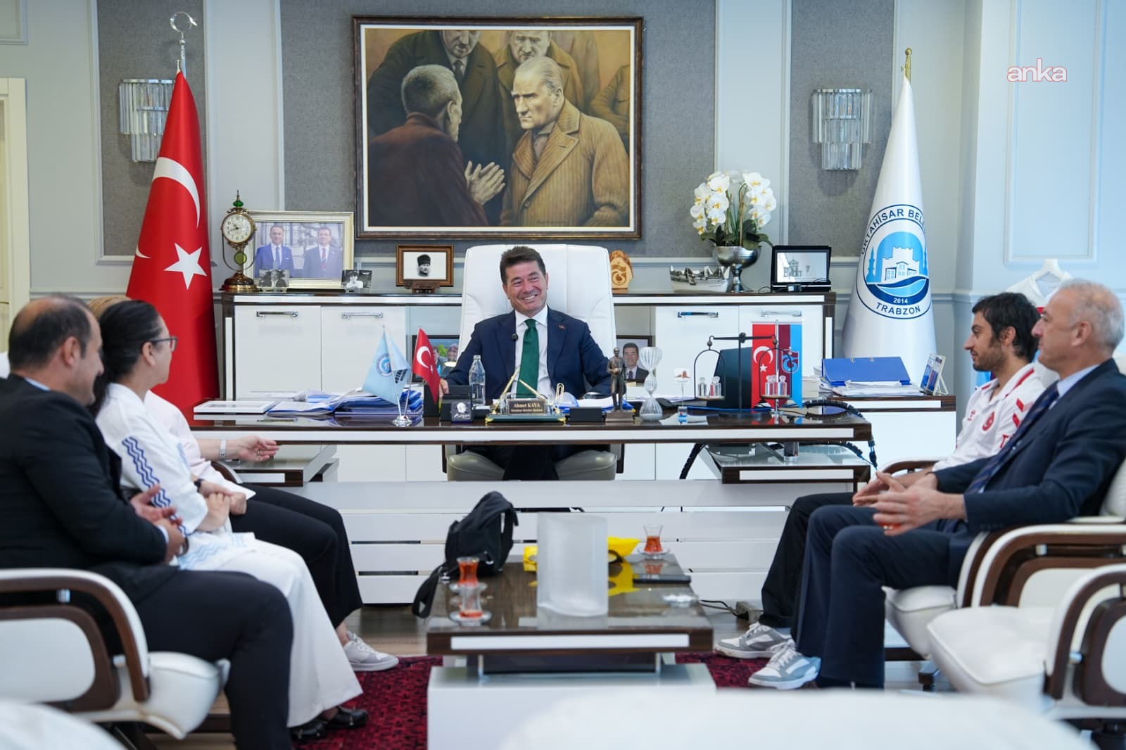 Ortahisar Belediye Başkanı Kaya, Akdeniz Oyunları’ndan madalyalarla dönen Selimzade'yi ağırladı