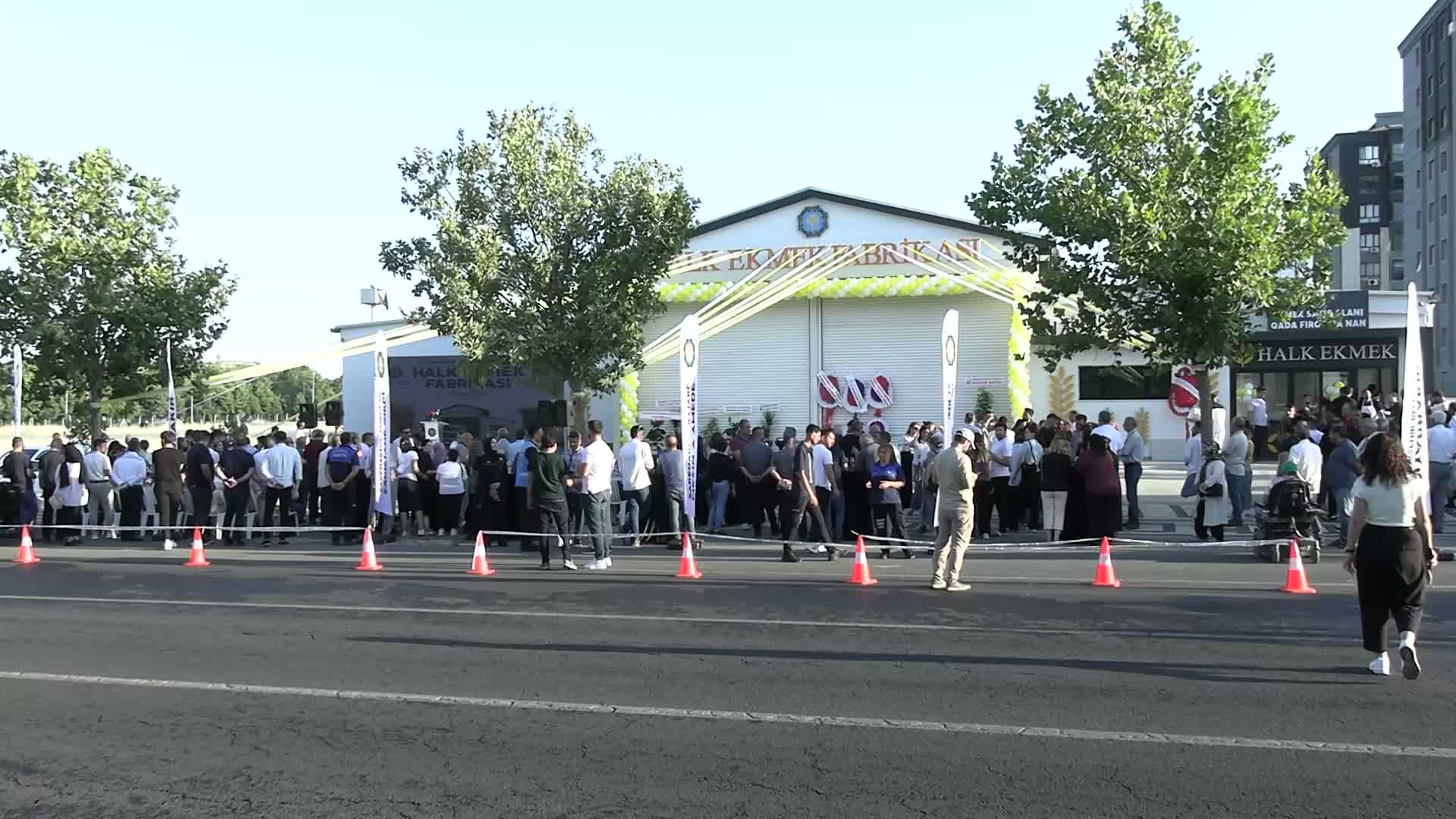 Diyarbakır’da günlük 100 bin ekmek üretim kapasitesine sahip “Nane Gel” fabrikası açıldı