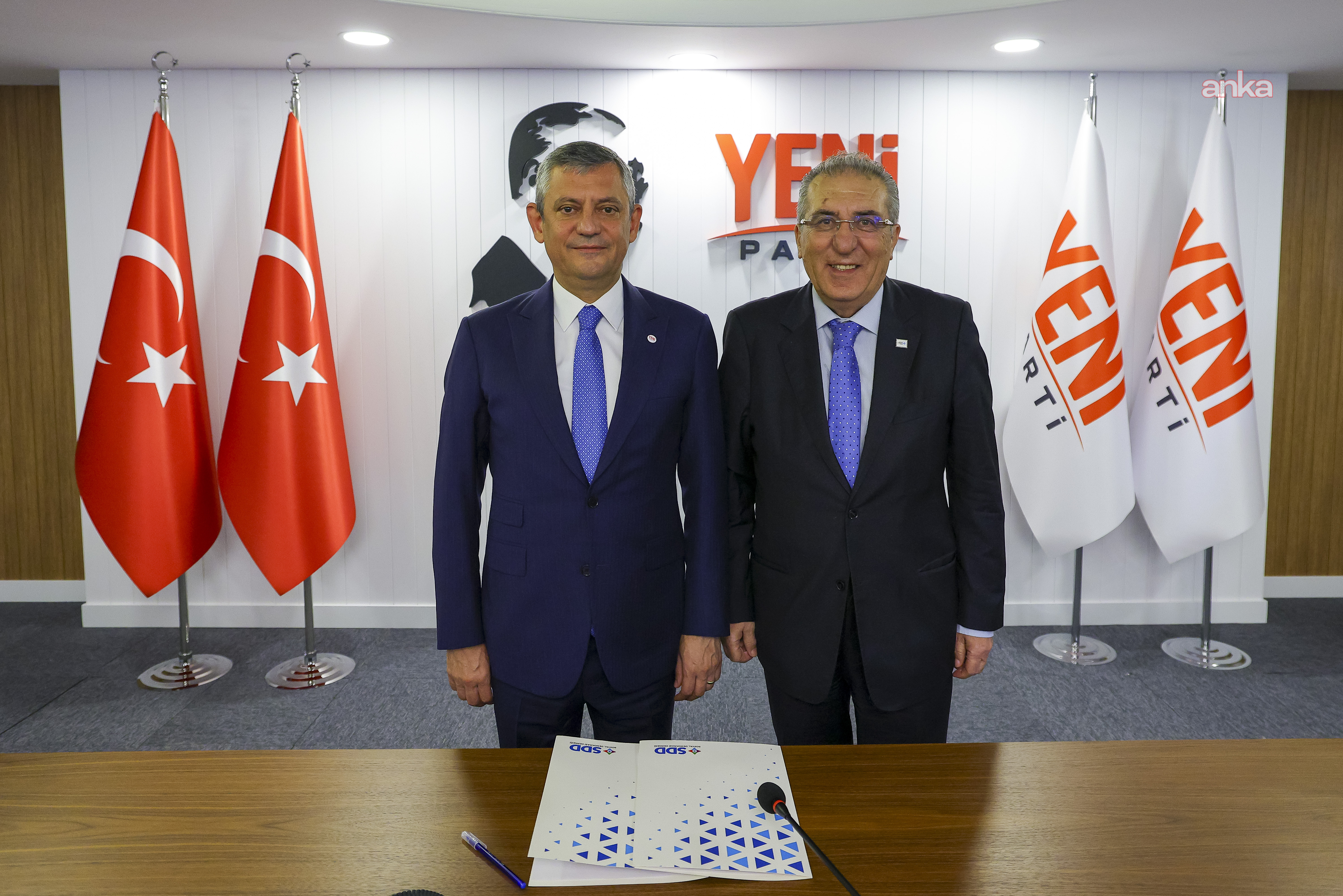 Özgür Özel, Sosyal Demokrasi Derneği heyetiyle görüştü