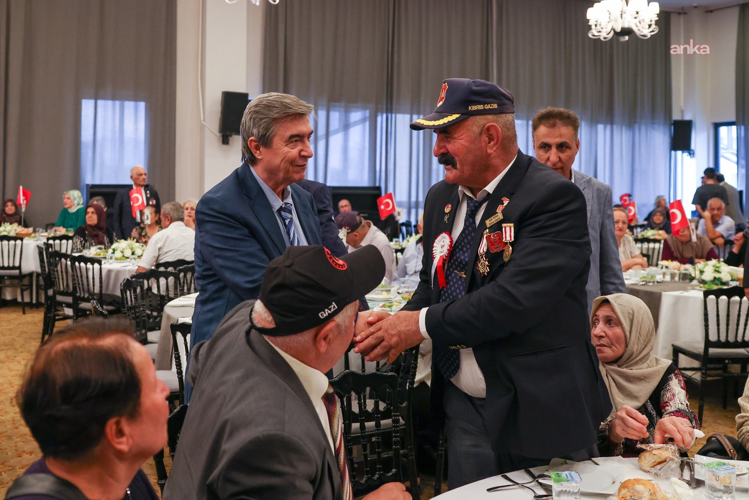 Çankaya Belediyesi, gaziler ve şehit ailelerini yemekte buluşturdu