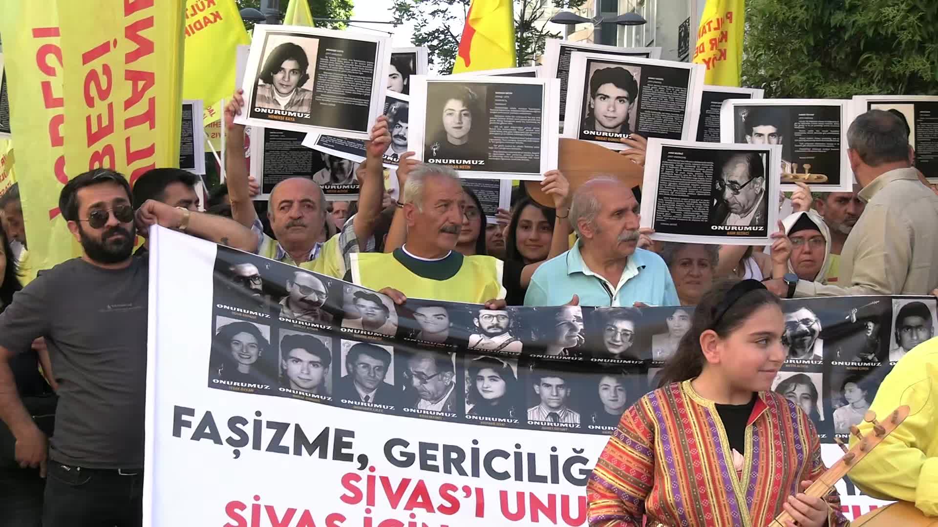 Sivas Katliamı’nda yaşamını yitiren 33 kişi 33’üncü yılda Kadıköy’de anıldı: Katliamlarla hesaplaşılmadan demokrasi gelmez