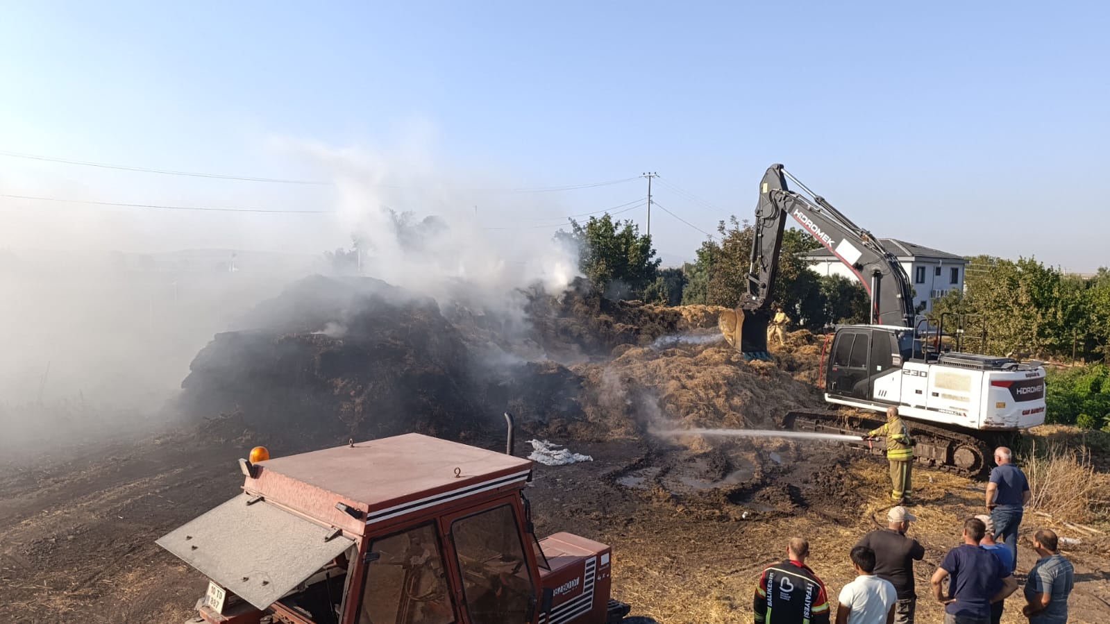 Gönen'de yangın... 90 ton saman kül oldu