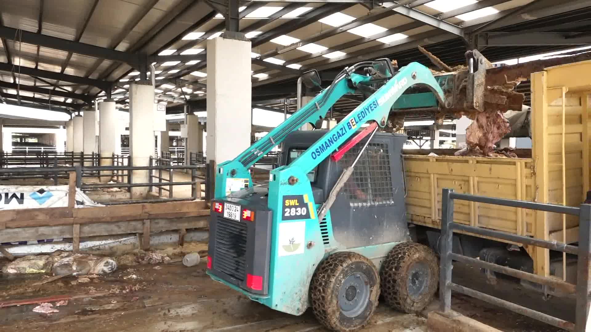 Osmangazi’de kurban pazarları ilaçlanarak dezenfekte edildi