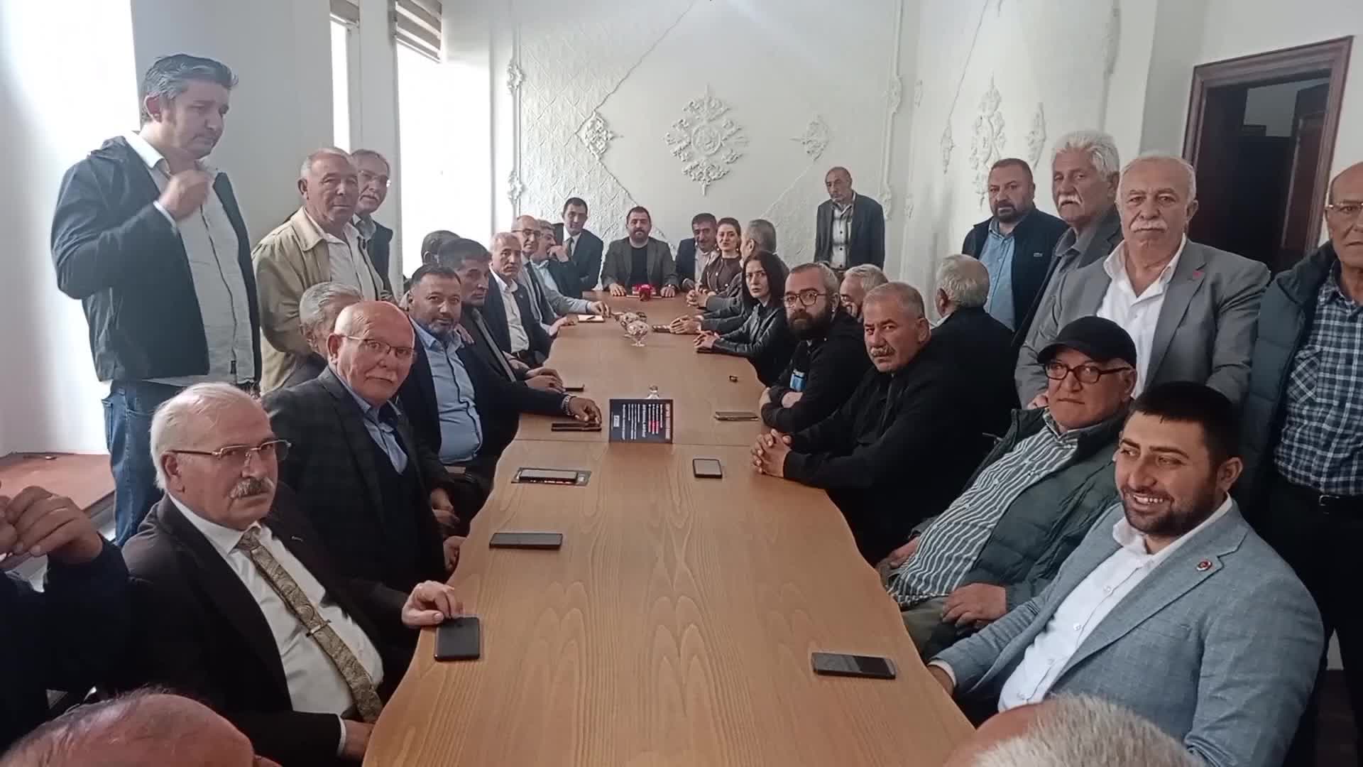 Kars’ta CHP kurultay delegeleri, olağanüstü kurultay için noterde imza verdi