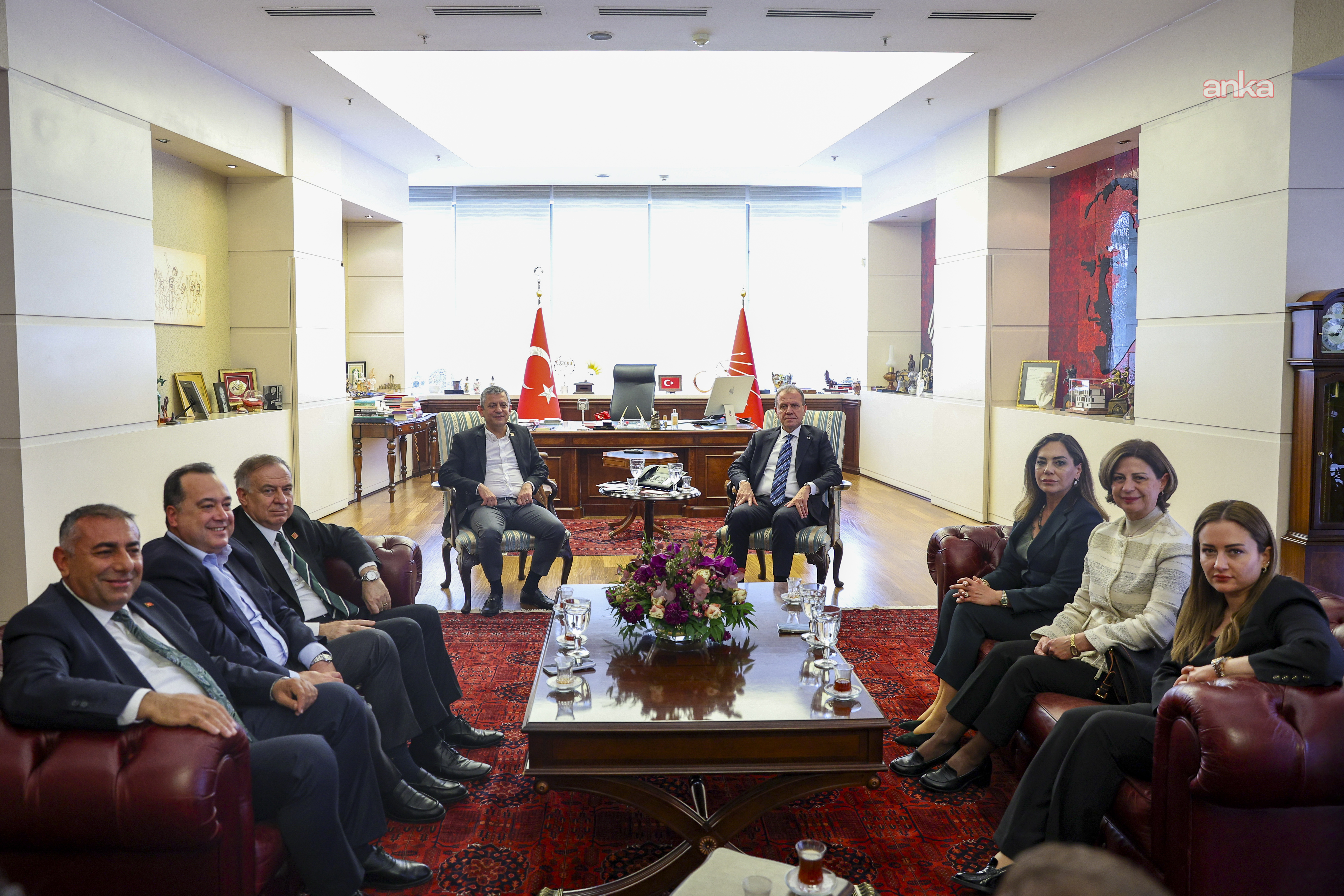Özgür Özel, CHP'li Büyükşehir Belediye Başkanlarıyla bir araya geldi