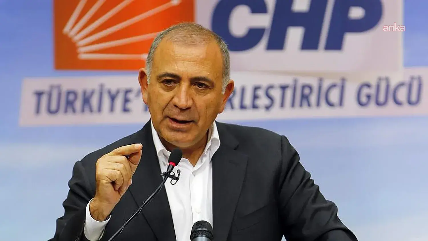 Gürsel Tekin: “Hiç kimse siyasi kimliğinin arkasına saklanarak sorgulanamaz hâle gelmemelidir”