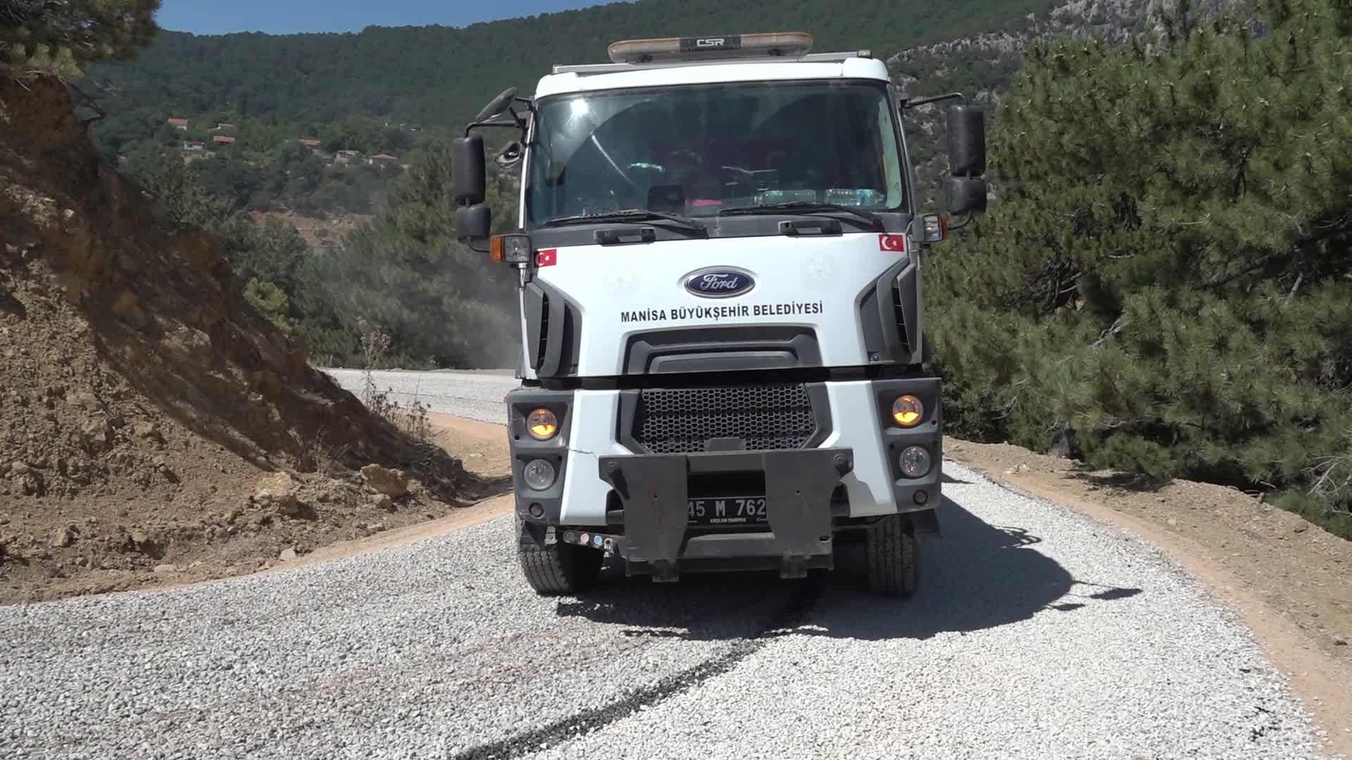 Manisa Büyükşehir Belediyesi, yol çalışmalarını sürdürüyor