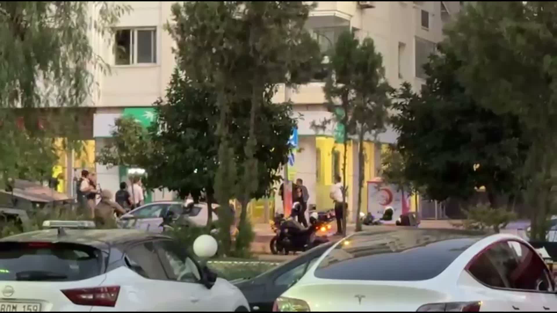 İzmir’de bankada 5 çalışanın rehin alındığı olayda şüpheli gözaltına alındı