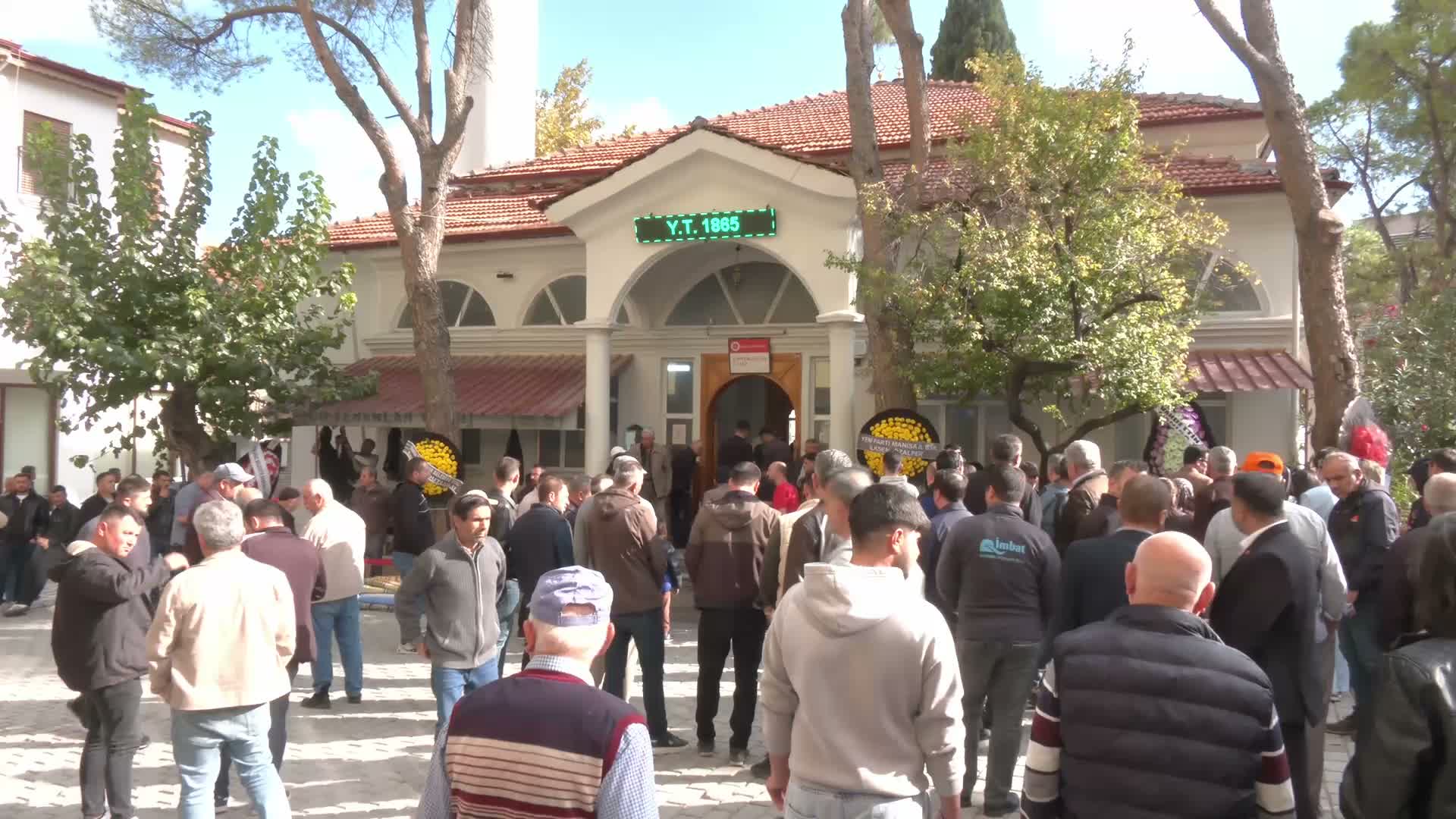 Soma’da maden ocağındaki göçükte hayatını kaybeden maden işçisi Ömer Karakaya son yolculuğuna uğurlandı