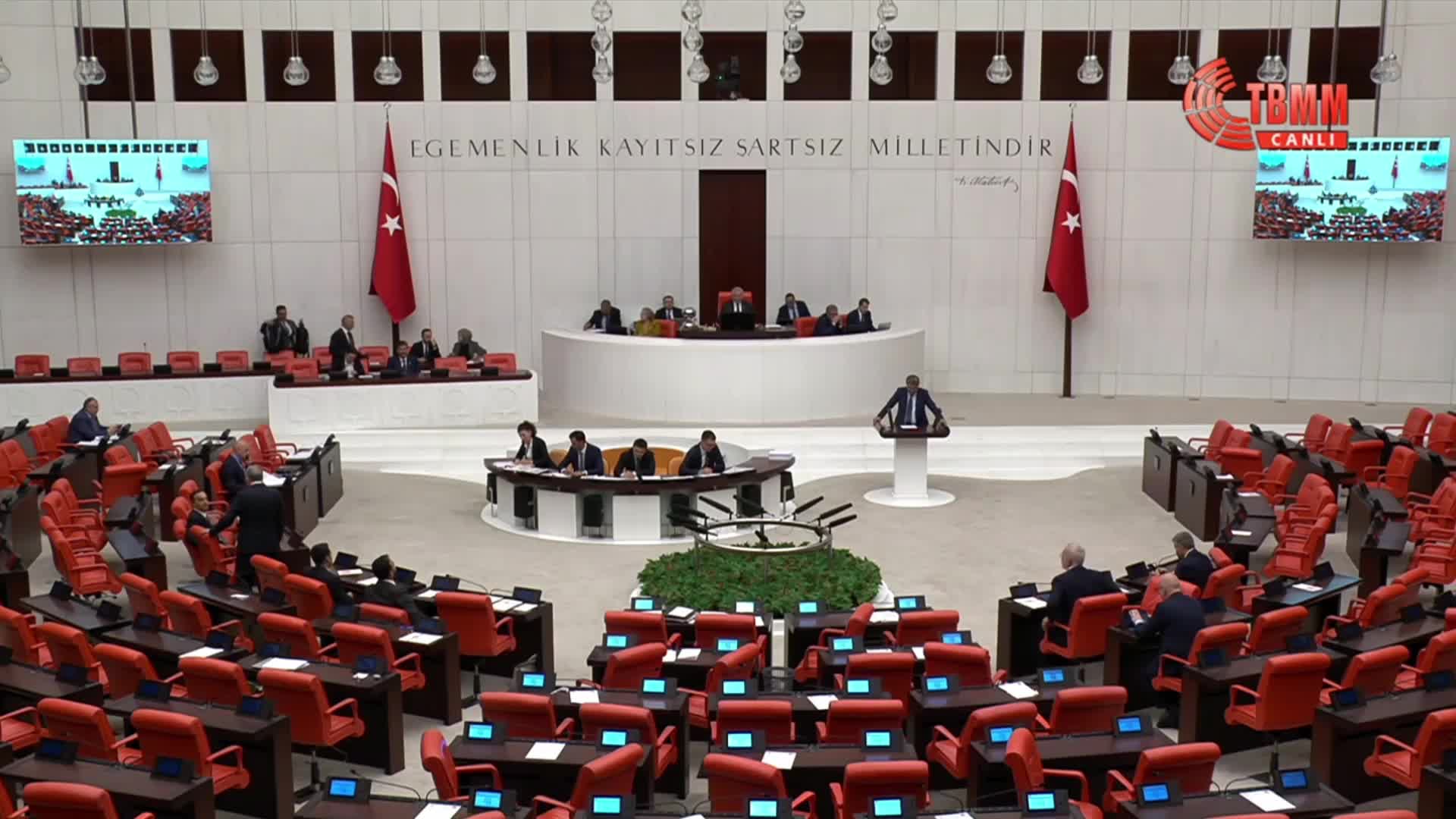 'Zaman baskısı var' diyorsunuz ama NATO haftasında Meclis'i çalıştırmıyorsunuz