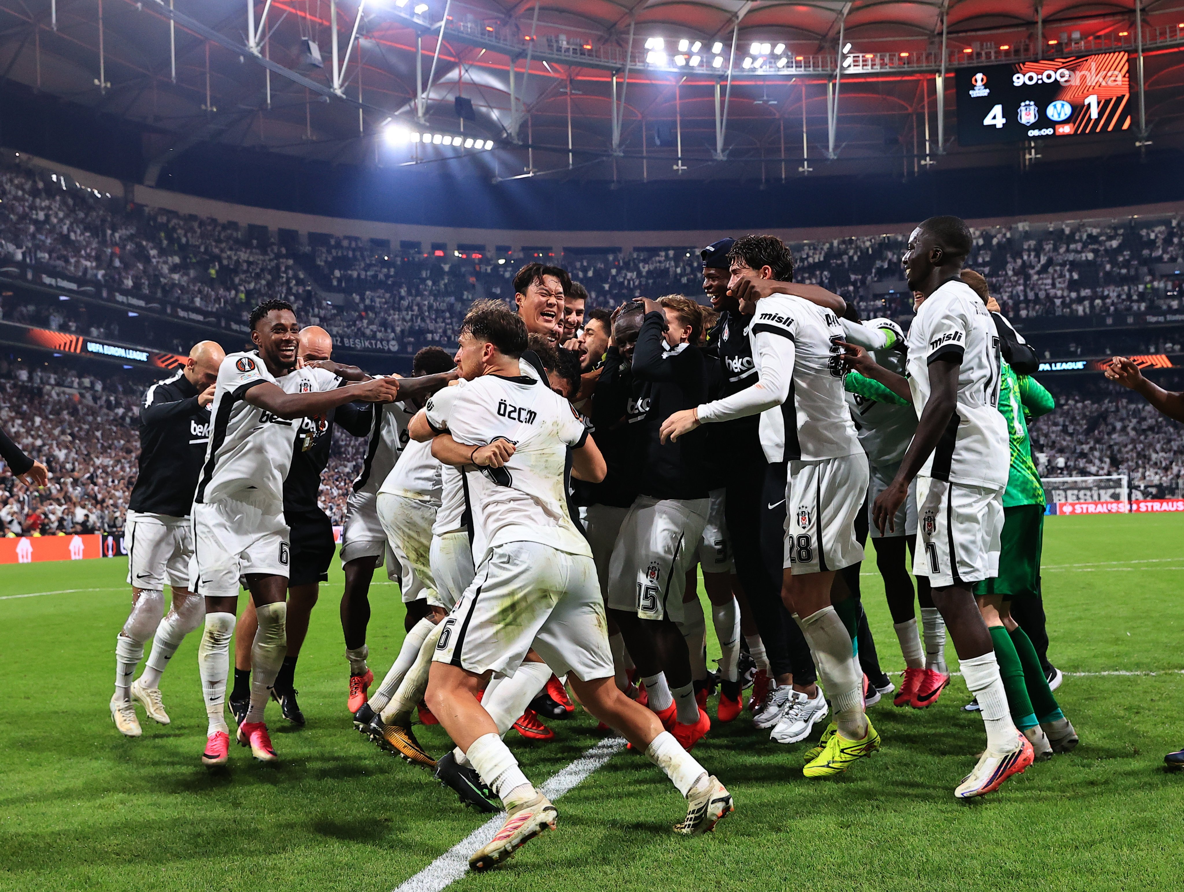 Beşiktaş, Avrupa Ligi'ne galibiyetle başladı: Olimpik Marsilya'yı 4-1 yendi