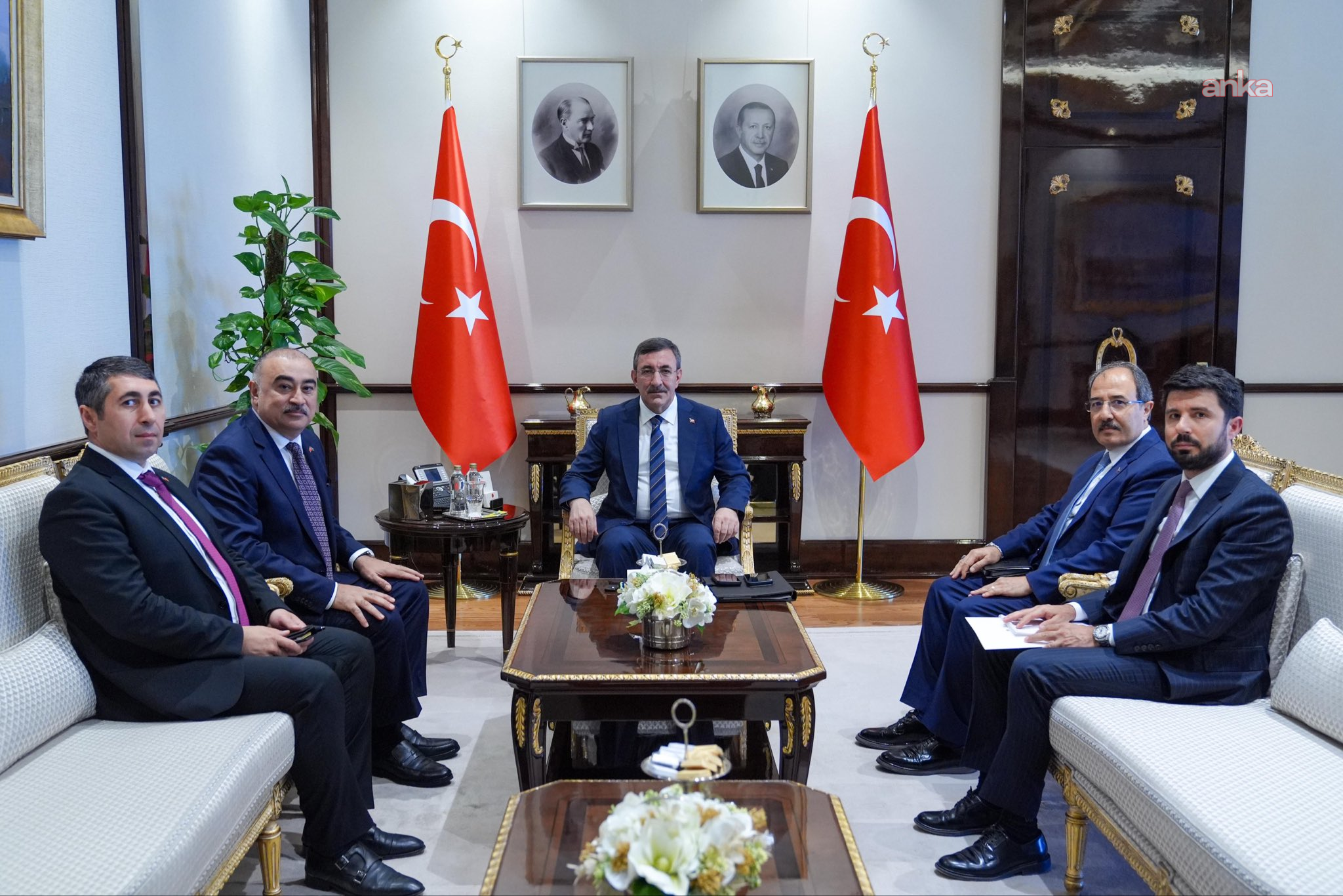 Cumhurbaşkanı Yardımcısı Yılmaz, Azerbaycan Büyükelçisi Memmedov'u kabul etti
