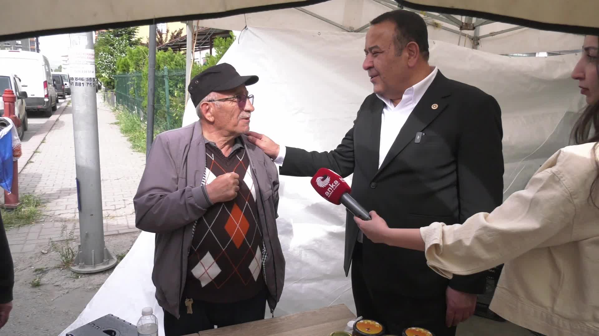 CHP 81 ilde sahada… Adnan Beker’e dert yanan 71 yaşındaki pazarcı: “Çalışmazsak aç kalacağız"
