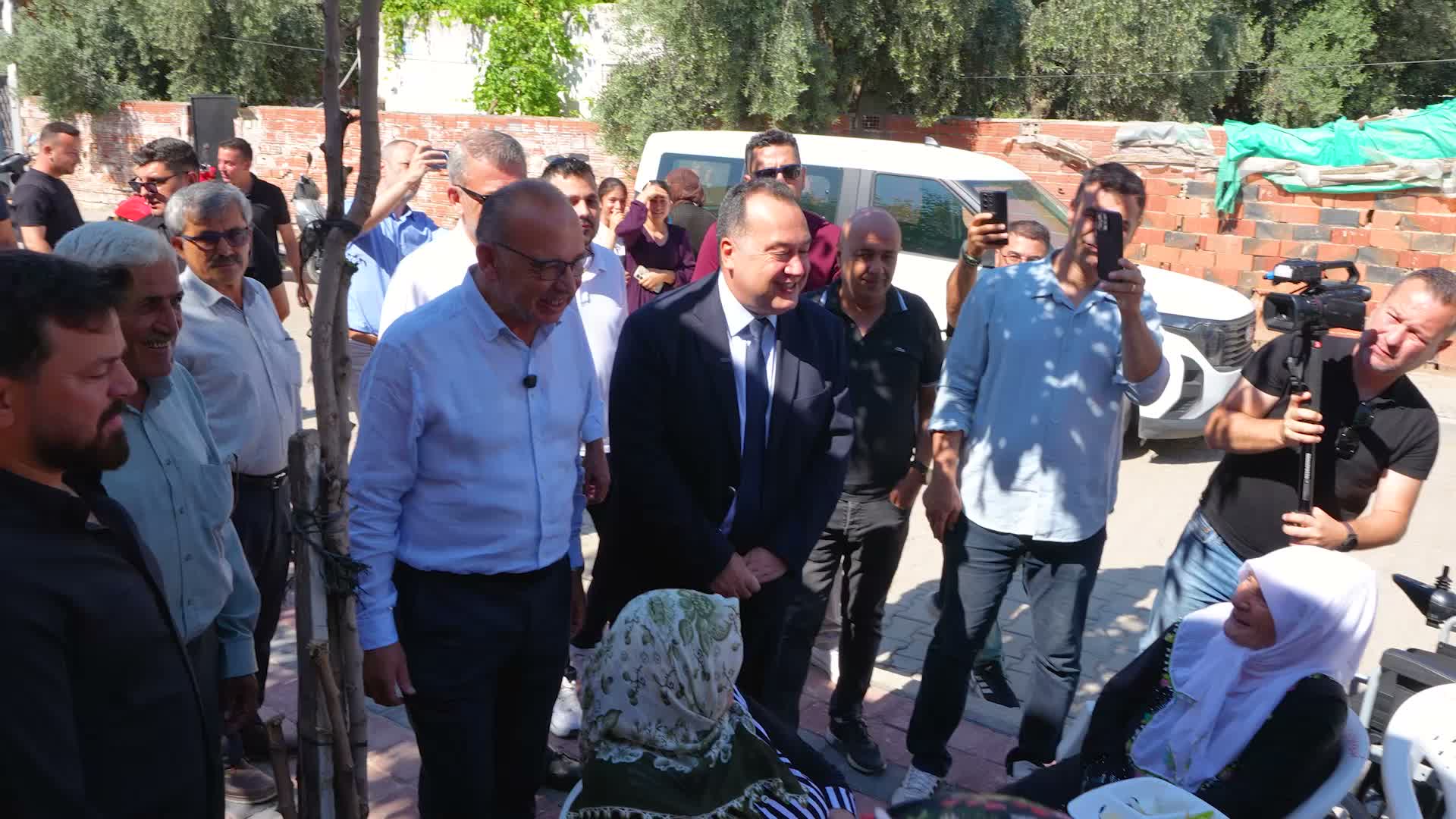 Turgutlu Belediye Başkanı Akın, Tandır Evi’nde vatandaşlarla buluştu