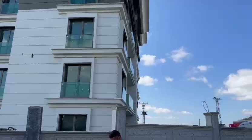 Başakşehir'de göçük altında kalan bir işçi öldü