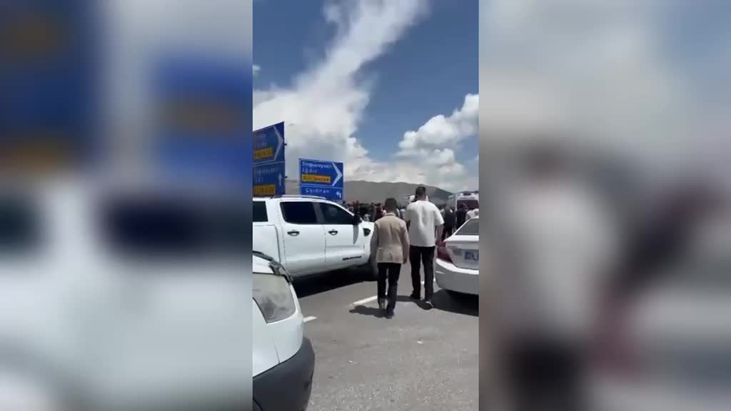 Van’da hafif ticari araç ile pikap çarpıştı: 4 ölü, 2 yaralı