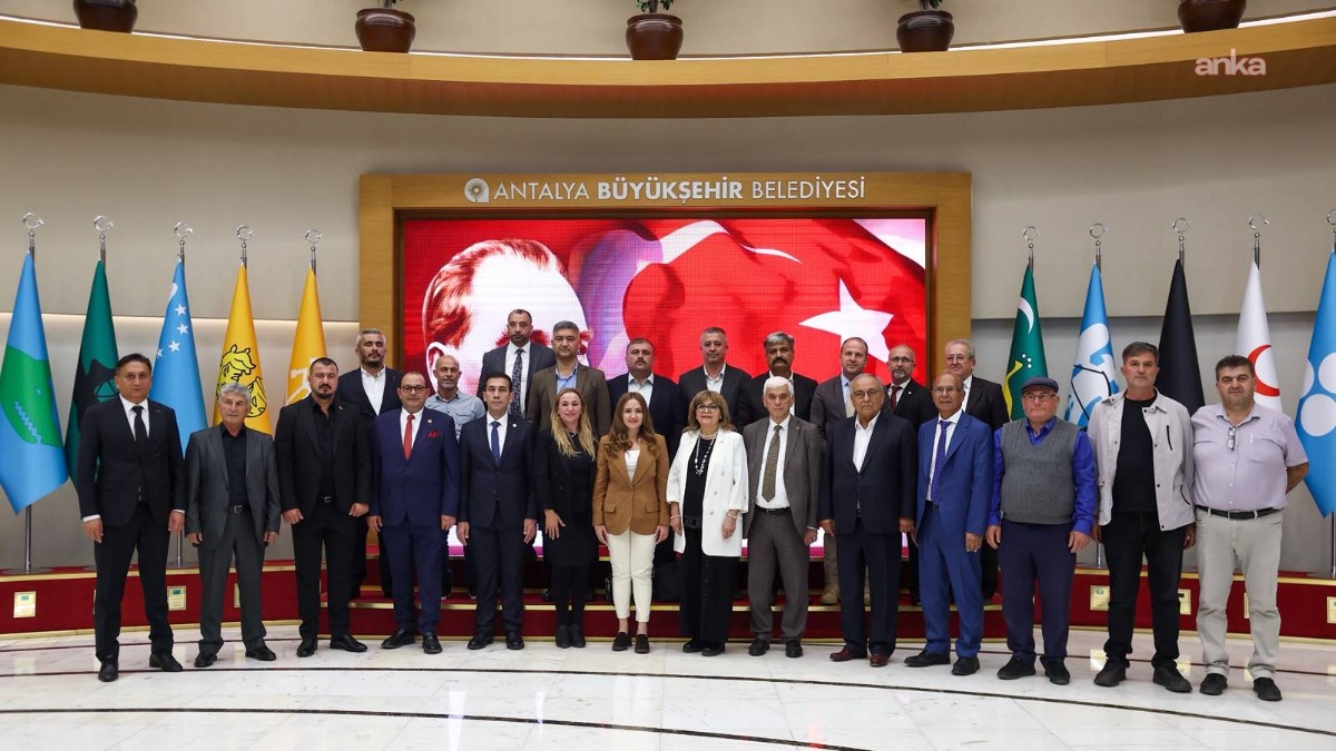 “Bu şehre muhtarlarımızla birlikte hizmet ediyoruz”