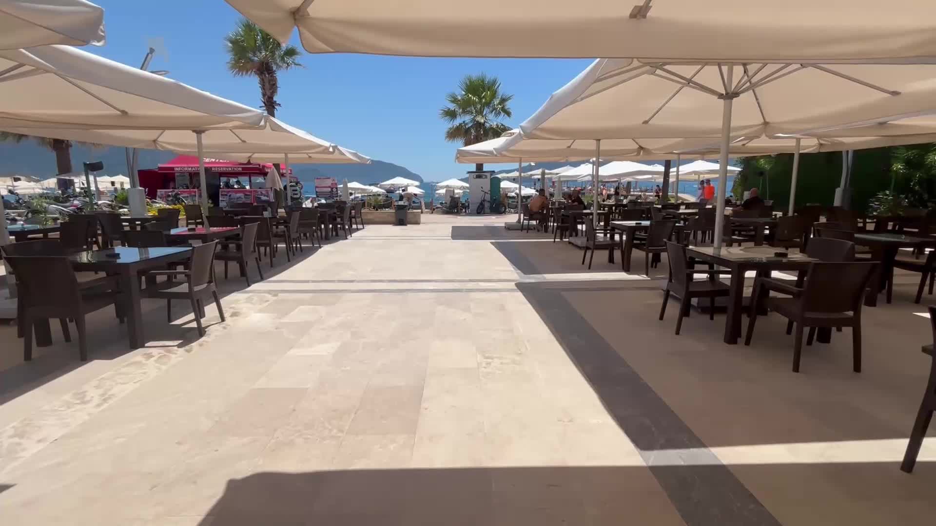 Marmaris'te belediye plajda ücretsiz şezlong dönemini başlattı