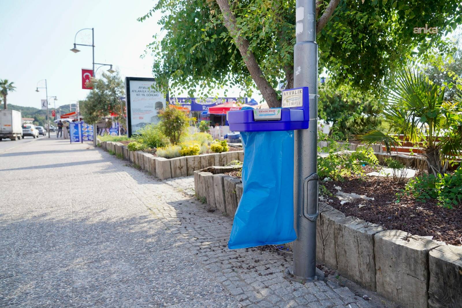Ayvalık’ta yeni nesil şeffaf çöp potası dönemi başladı