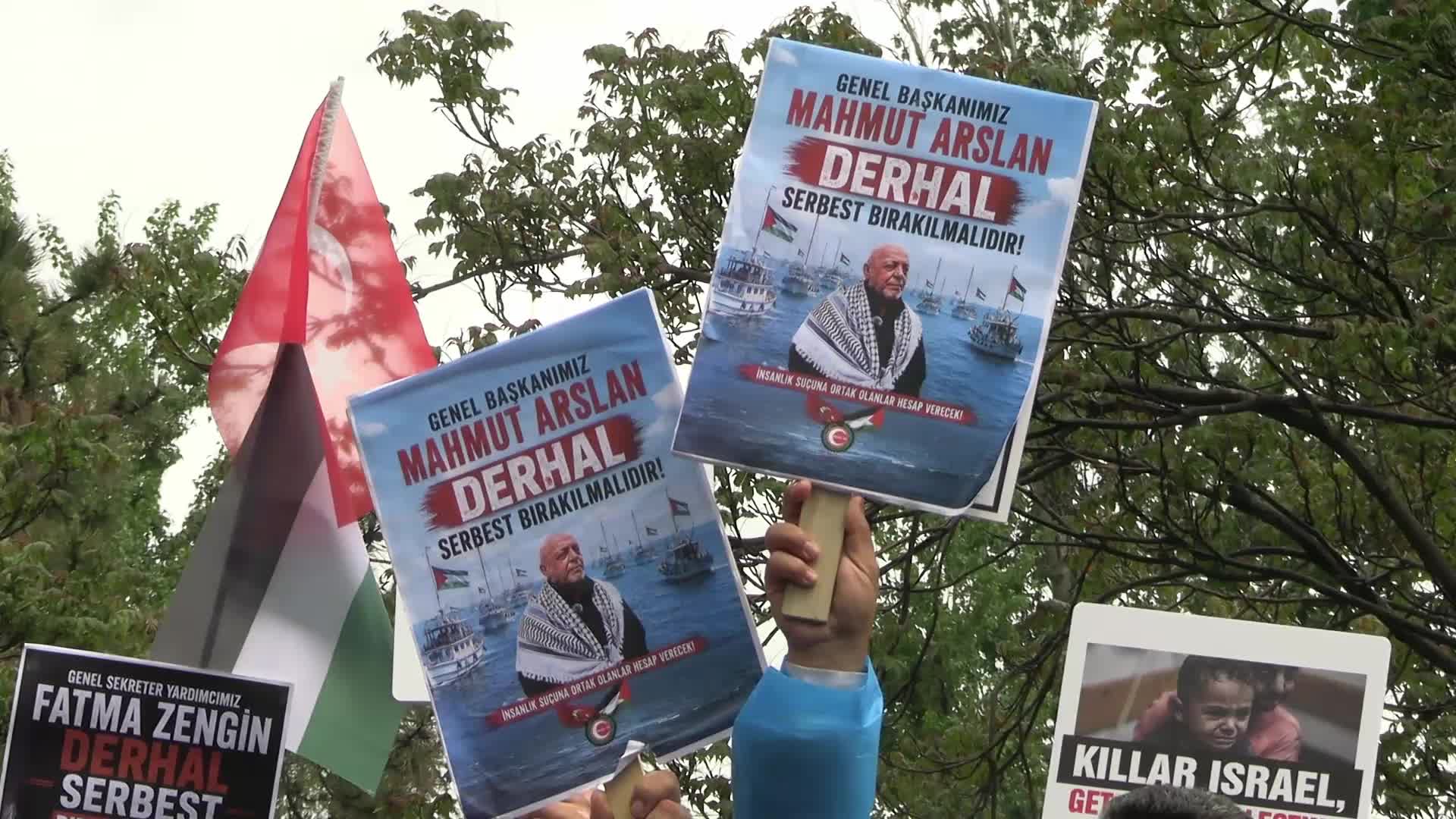 HAK-İŞ'ten İsrail Büyükelçiliği konutu önünde protesto: "Mahmut Arslan ve Fatma Zengin serbest bırakılsın"