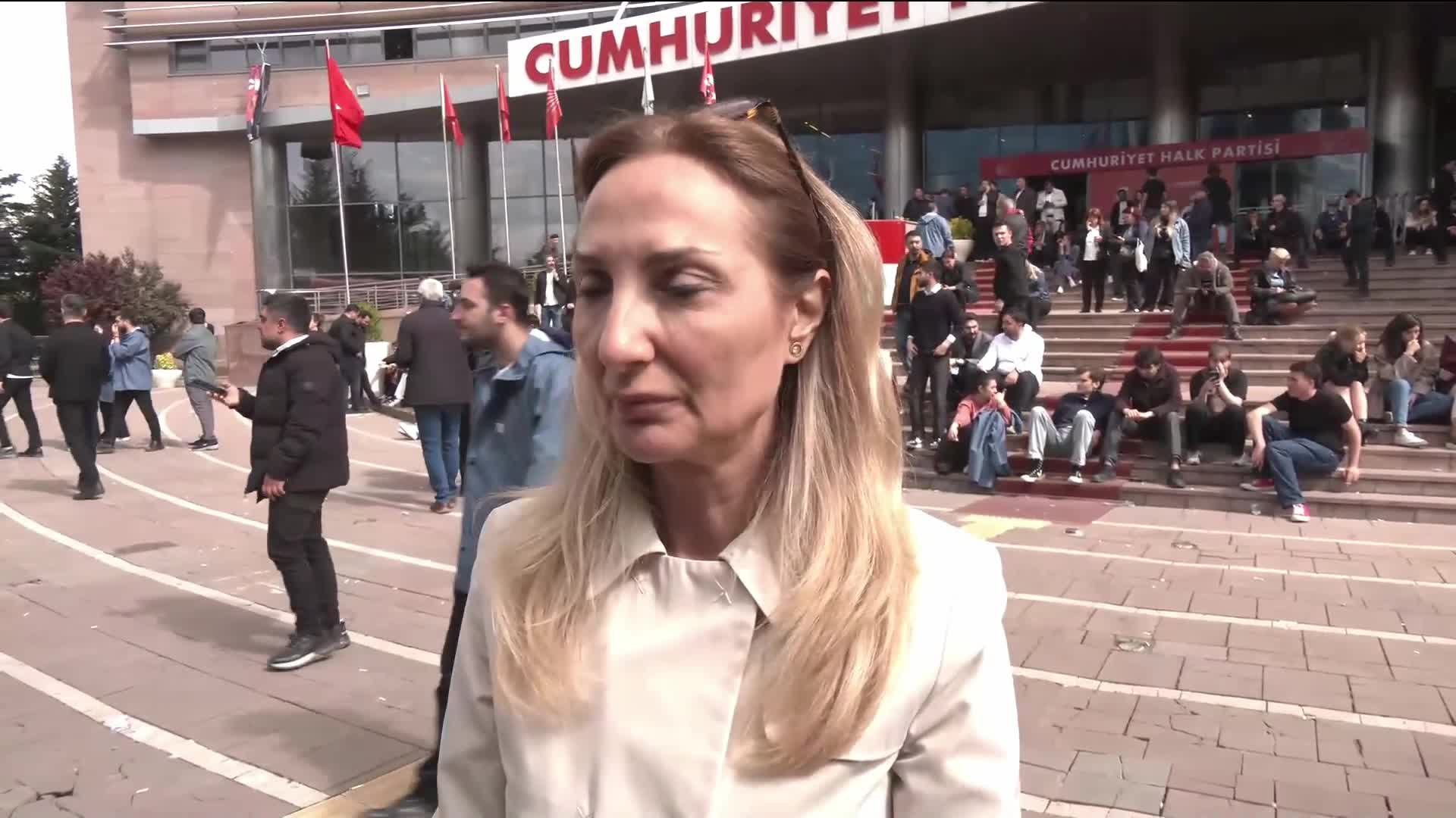 CHP Genel Merkezi'nde gerginlik... Aylin Nazlıaka: “AKP’nin CHP’de kardeşi kardeşe kırdırma amacına izin vermemek lazım”
