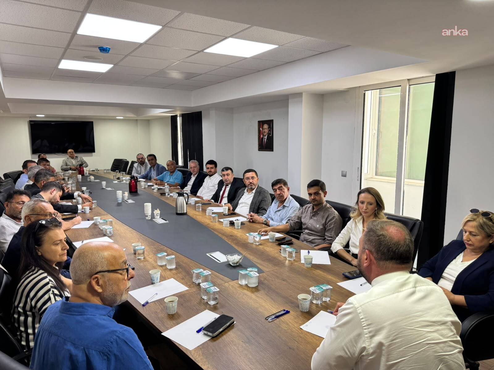 CHP İzmir İl Yönetimi görev dağılımını yaptı