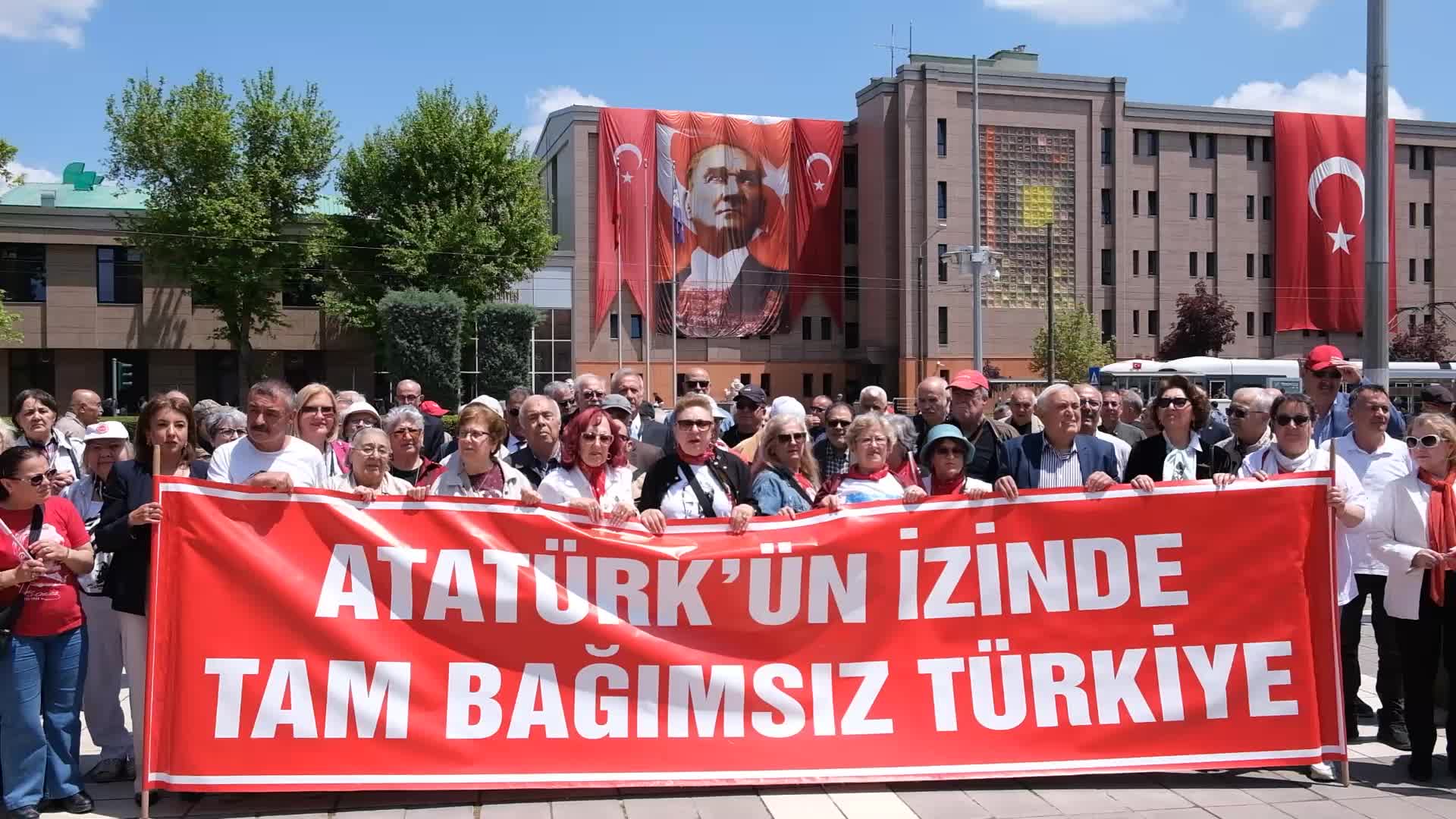 ADD, ÇYDD ve Eğitim-İş'ten Eskişehir'de 19 Mayıs kutlaması