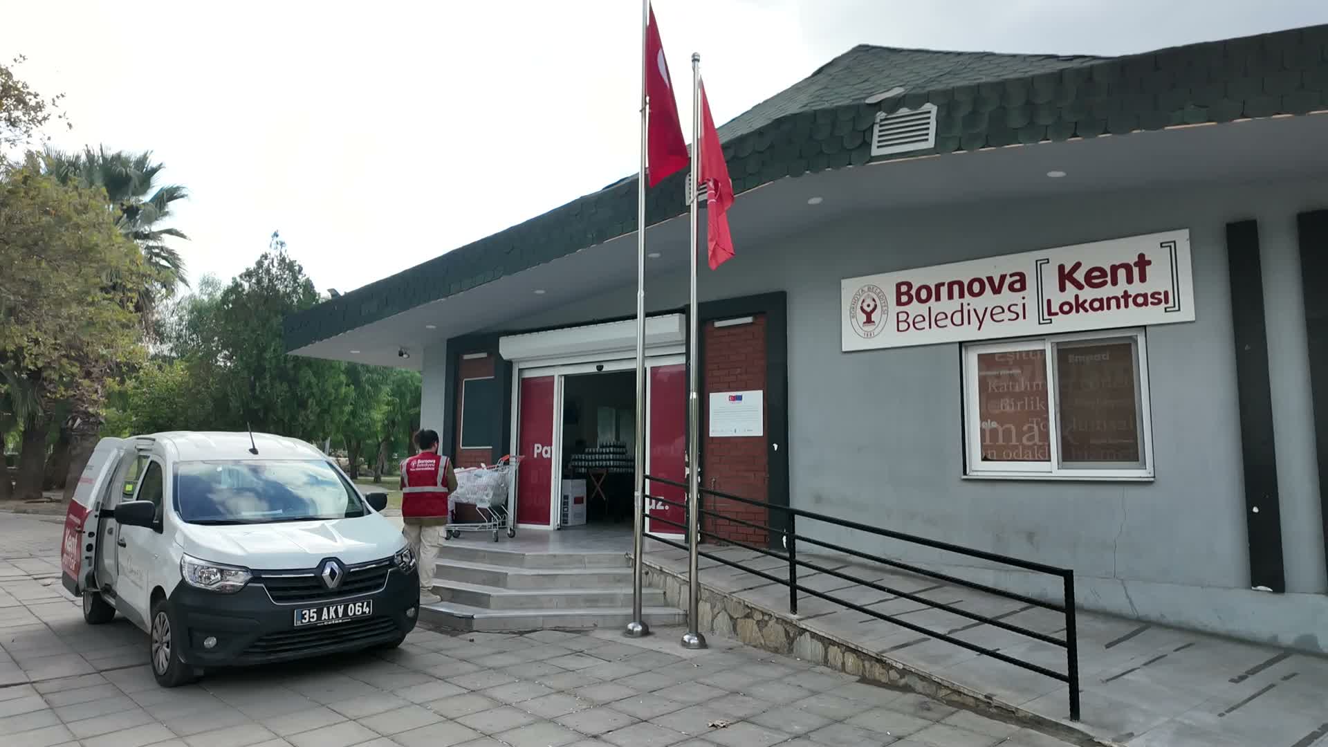 Bornova Belediyesi’nden dayanışma sofrası: İhtiyaç sahiplerine her gün sıcak yemek
