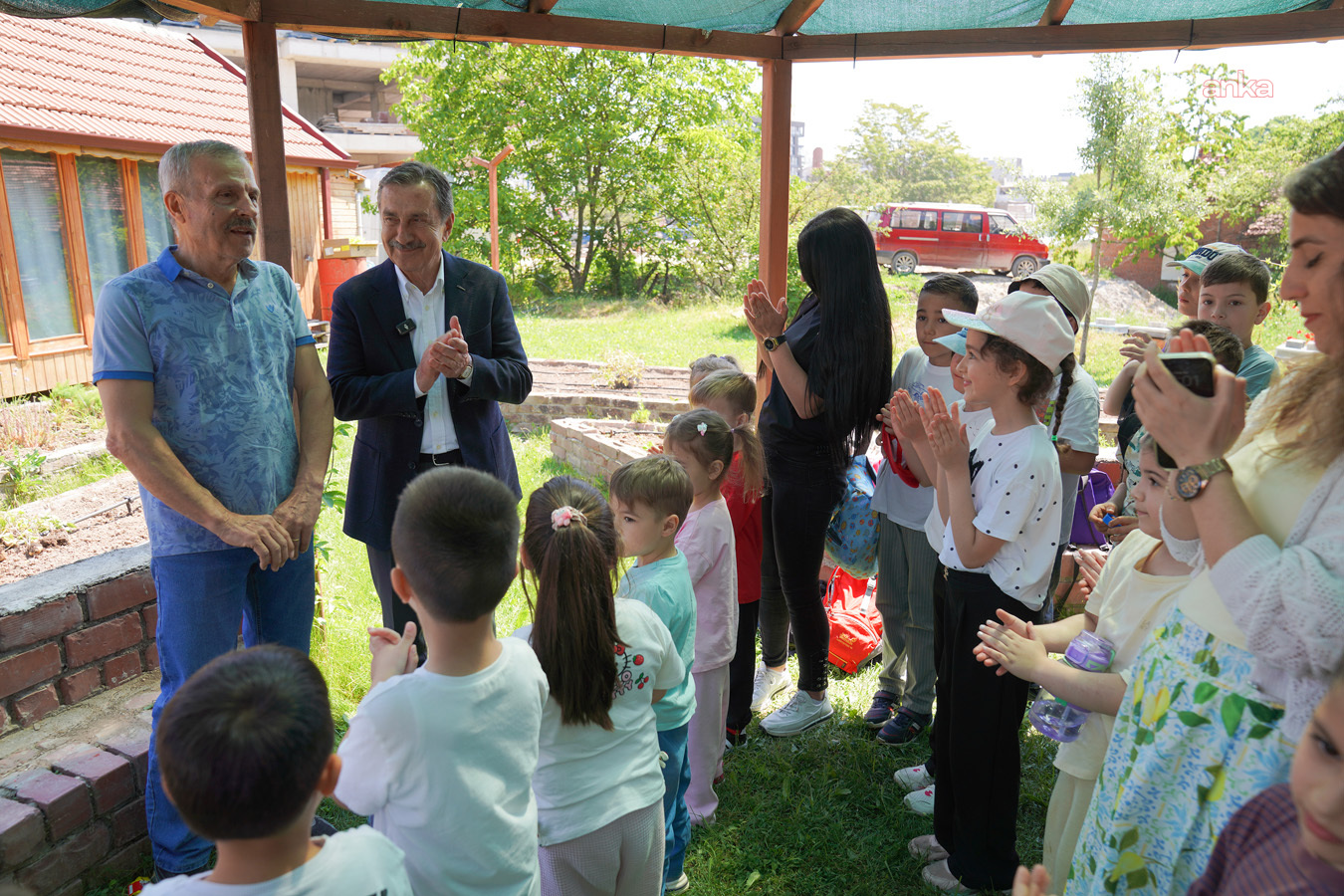 Tepebaşı’nda çocuklar fideleri toprakla buluşturdu