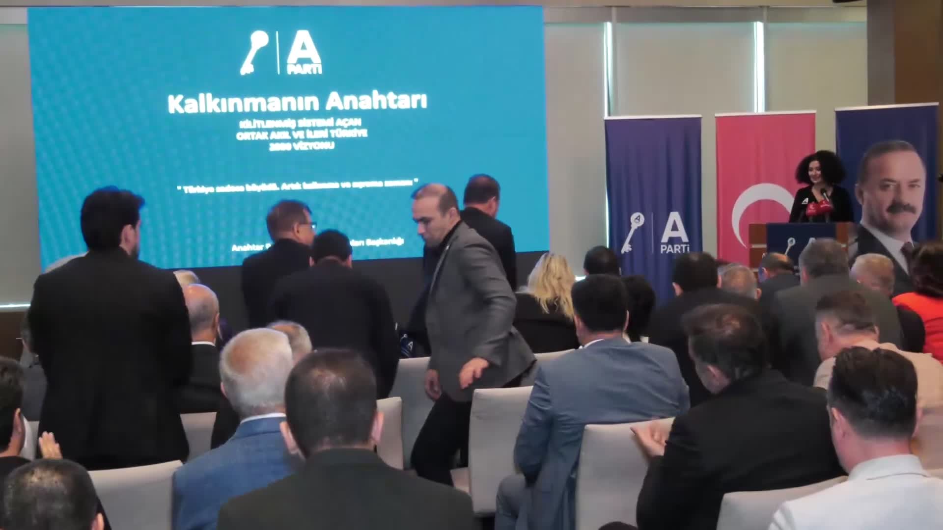 Yavuz Ağıralioğlu: "Anahtar Parti öngörülebilir bir memleketin taşıyıcısı olacak"