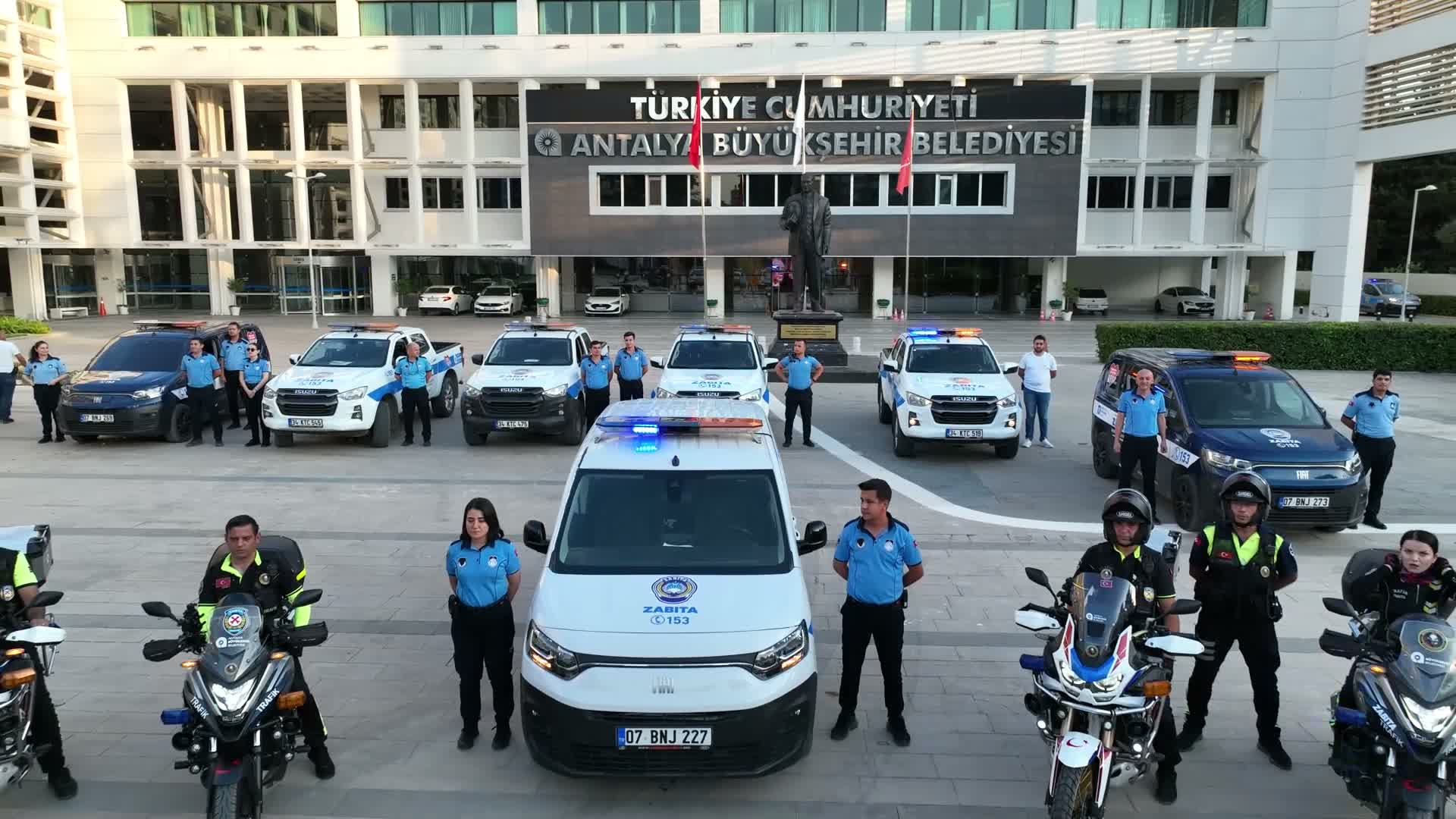 Antalya Zabıtası'ndan kaldırım işgallerine sıkı denetim