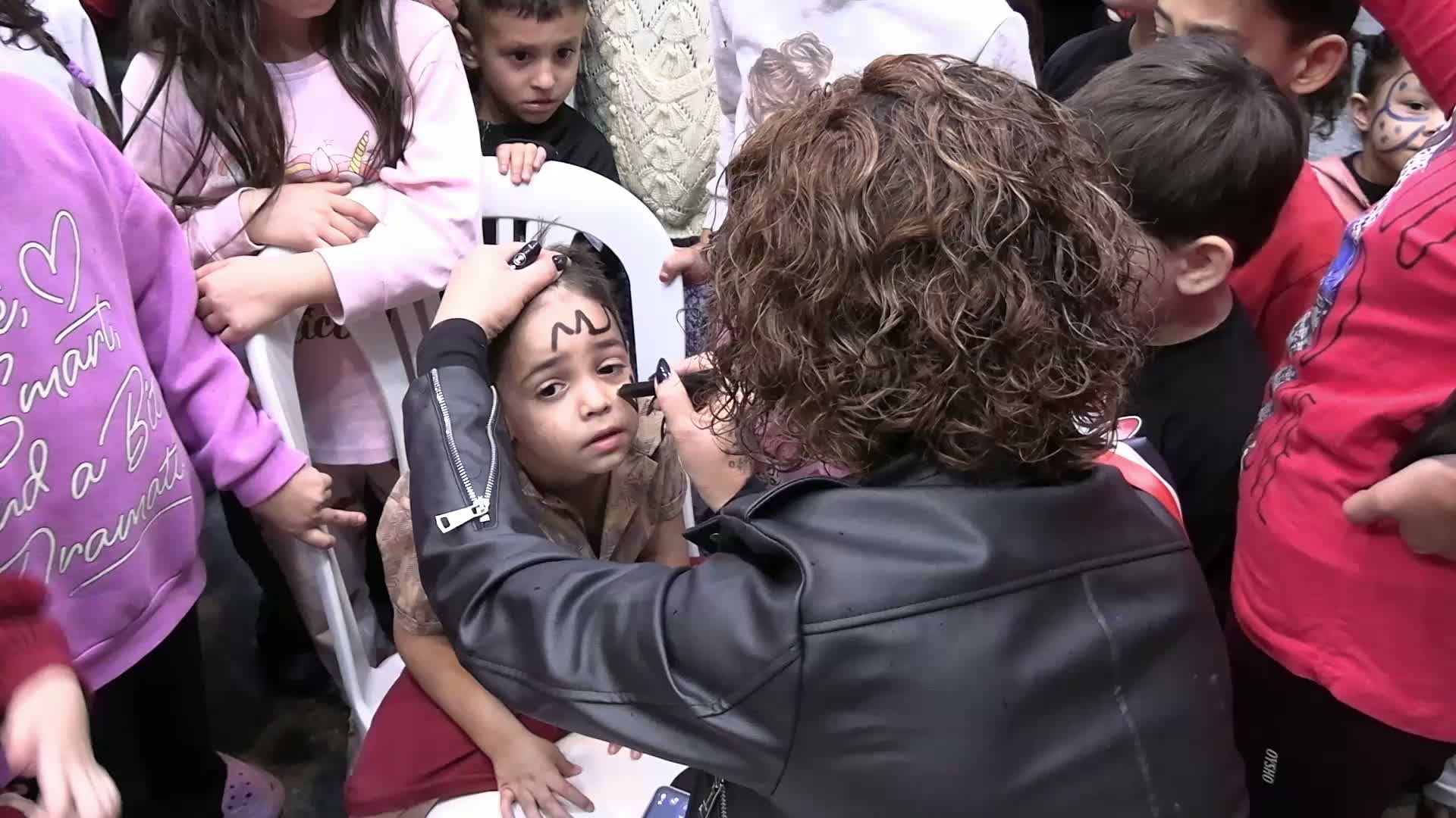 CHP İzmir İl Gençlik Kolları’ndan Ege Mahallesi’nde çocuklara Cumhuriyet Bayramı etkinliği