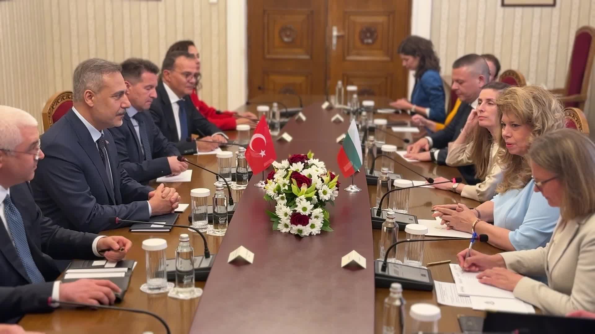 Dışişleri Bakanı Fidan, bugün Bulgaristan Cumhurbaşkanı Yotova tarafından kabul edildi