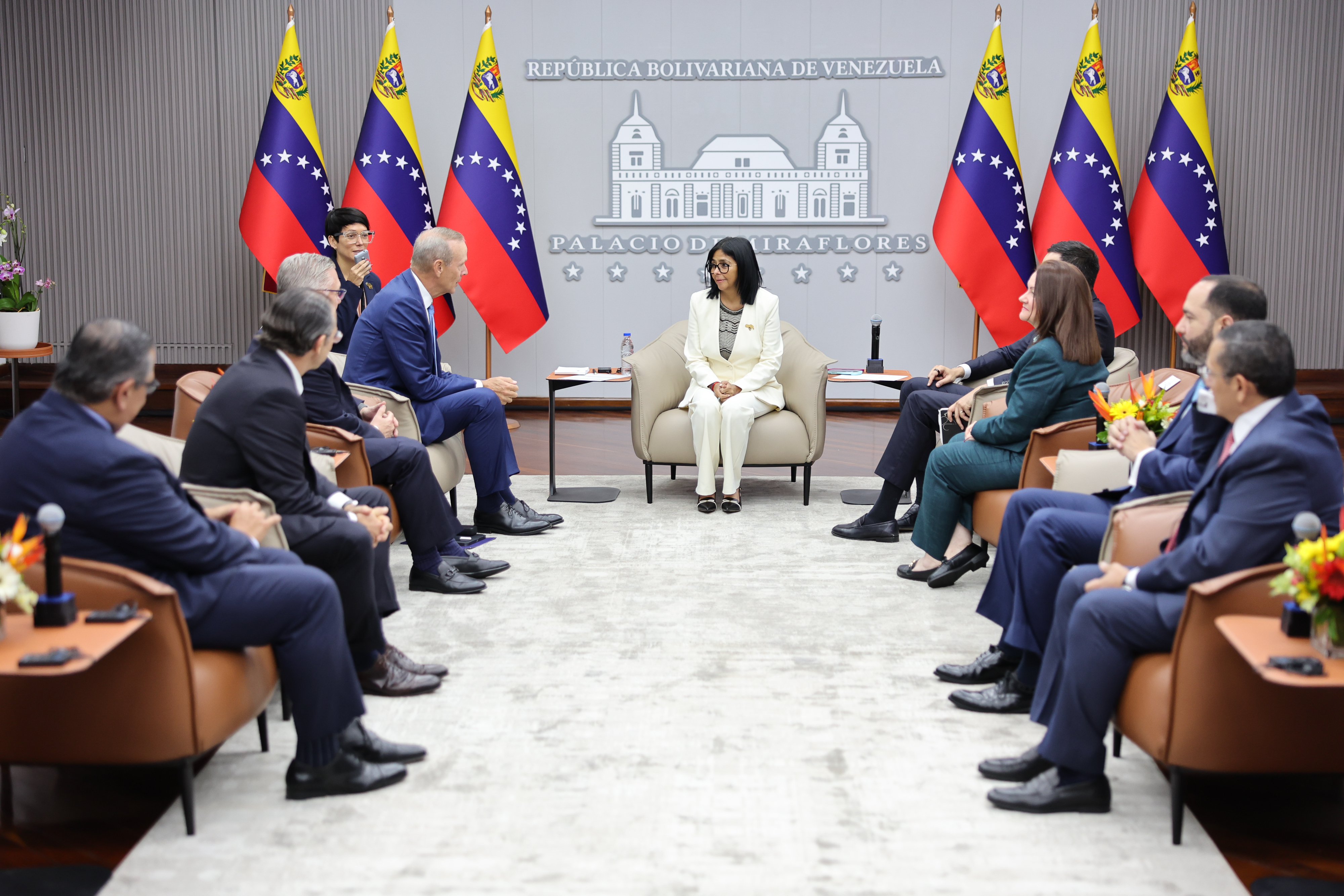 ABD’li enerji şirketi Chevron ve İtalyan Eni, Venezuela’daki petrol yatırımlarını genişletecek