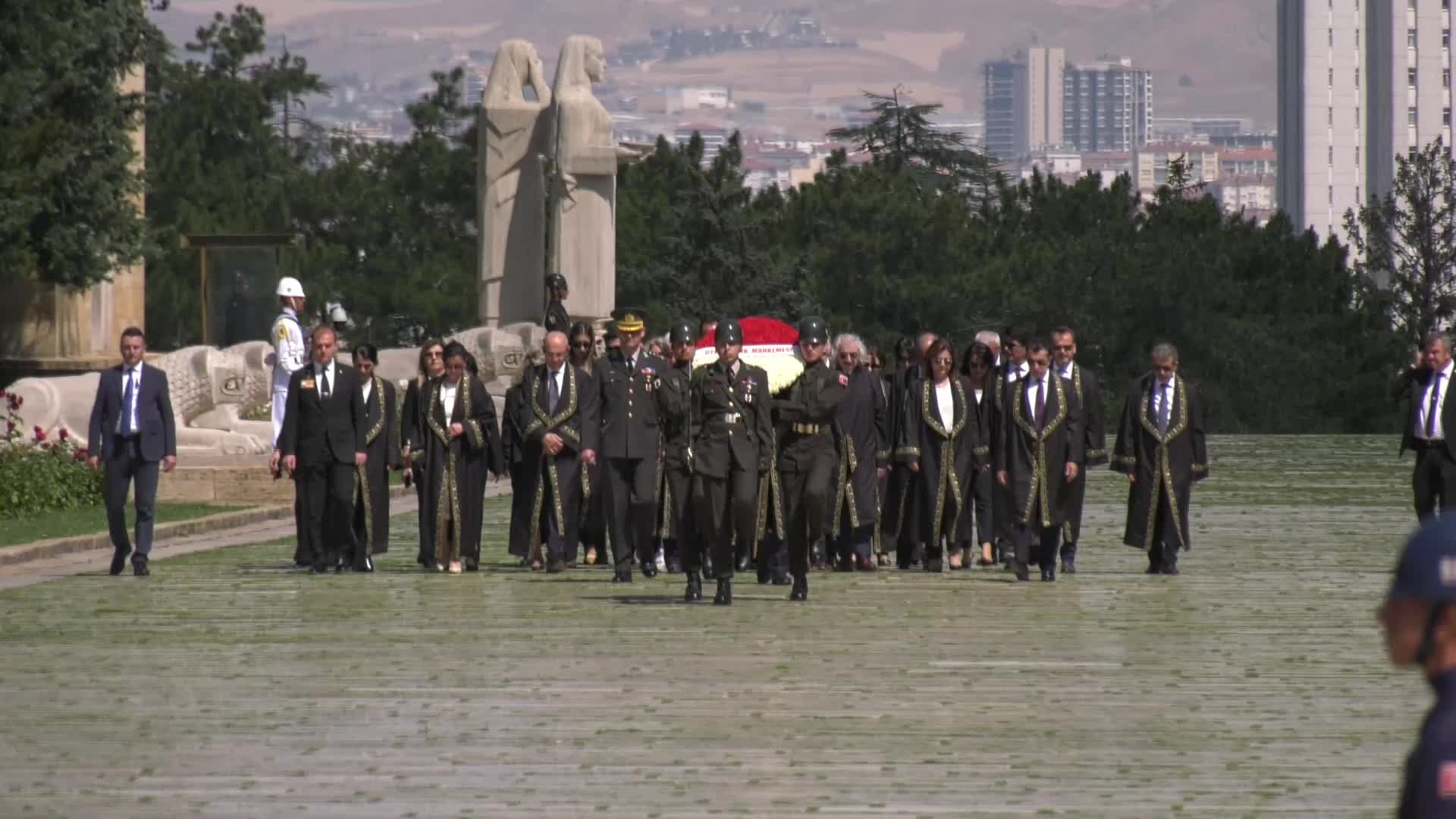 Uyuşmazlık Mahkemesi 81. kuruluş yıl dönümünde Anıtkabir’i ziyaret etti