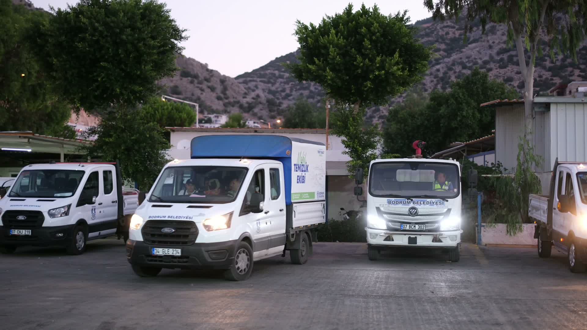 Bodrum Belediyesi'nin Mobil Temizlik Ekibi sahada