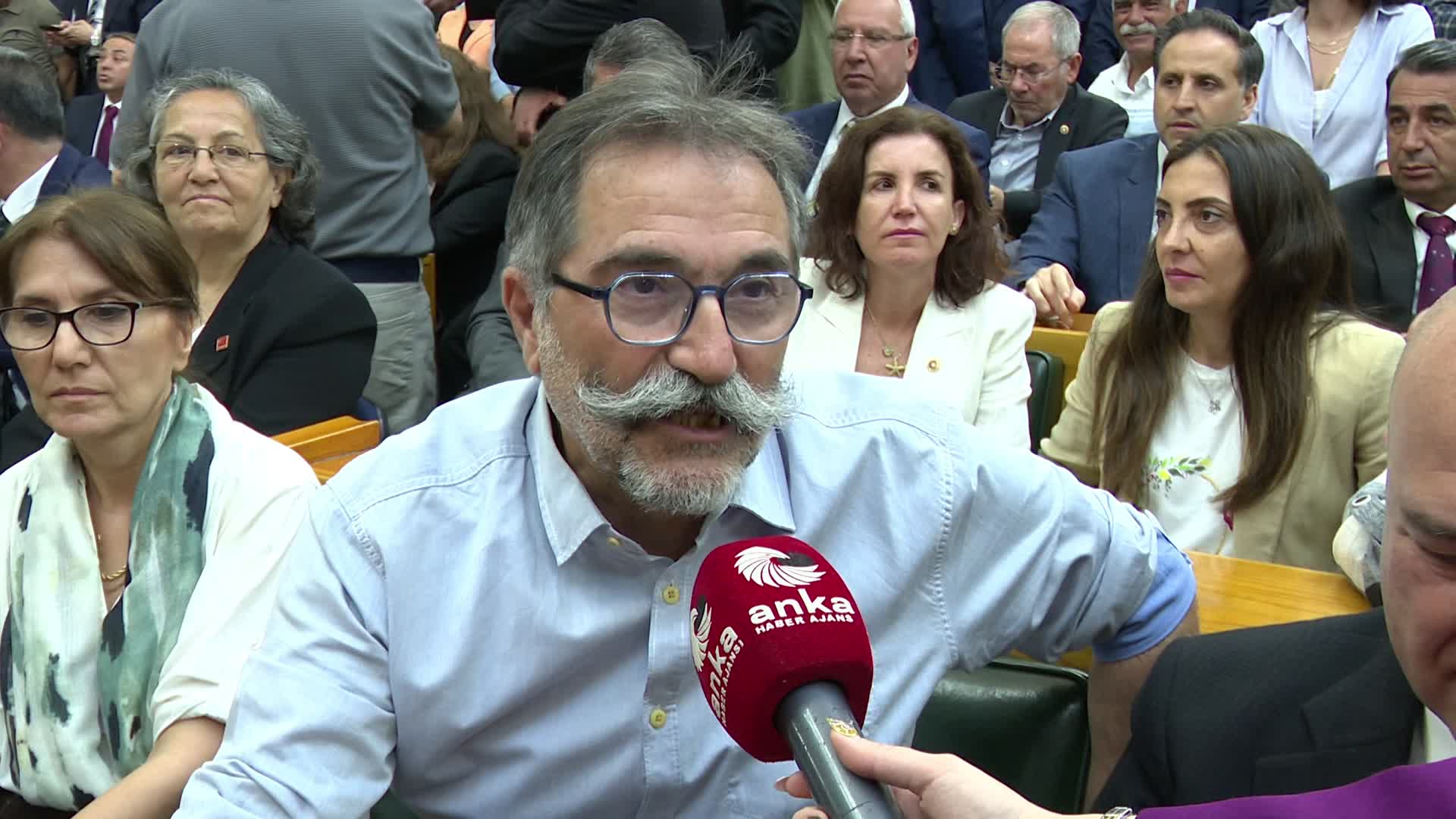 CHP Grup Toplantısı... Ahmet Tatar: Özgür Özel, FETÖ'nün en güçlü olduğu dönemde tarafını cesaretle ortaya koydu
