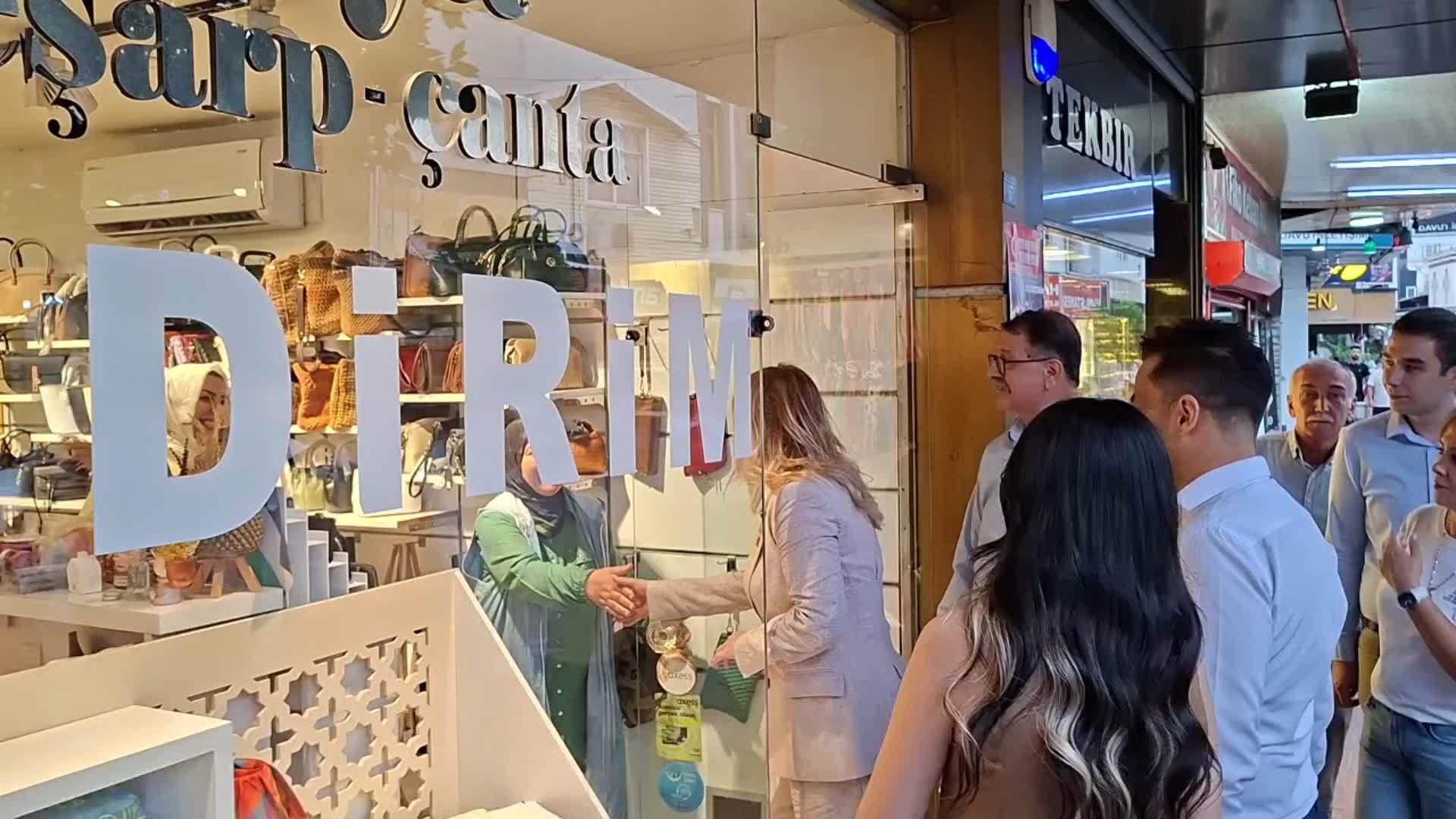 CHP'li Kaya'ya dert yanan Osmaniyeli depremzede: "Ev çıktı ama hala anahtar verilmedi"